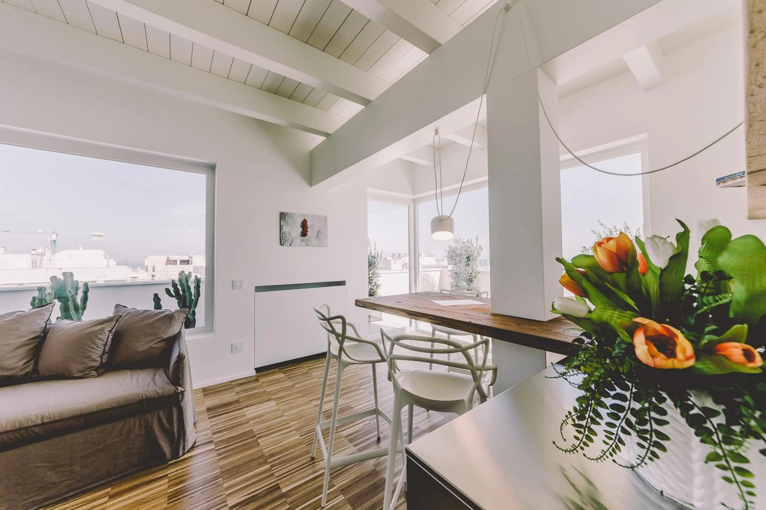 TV and multimedia in Suite 10 Home Design & Spa