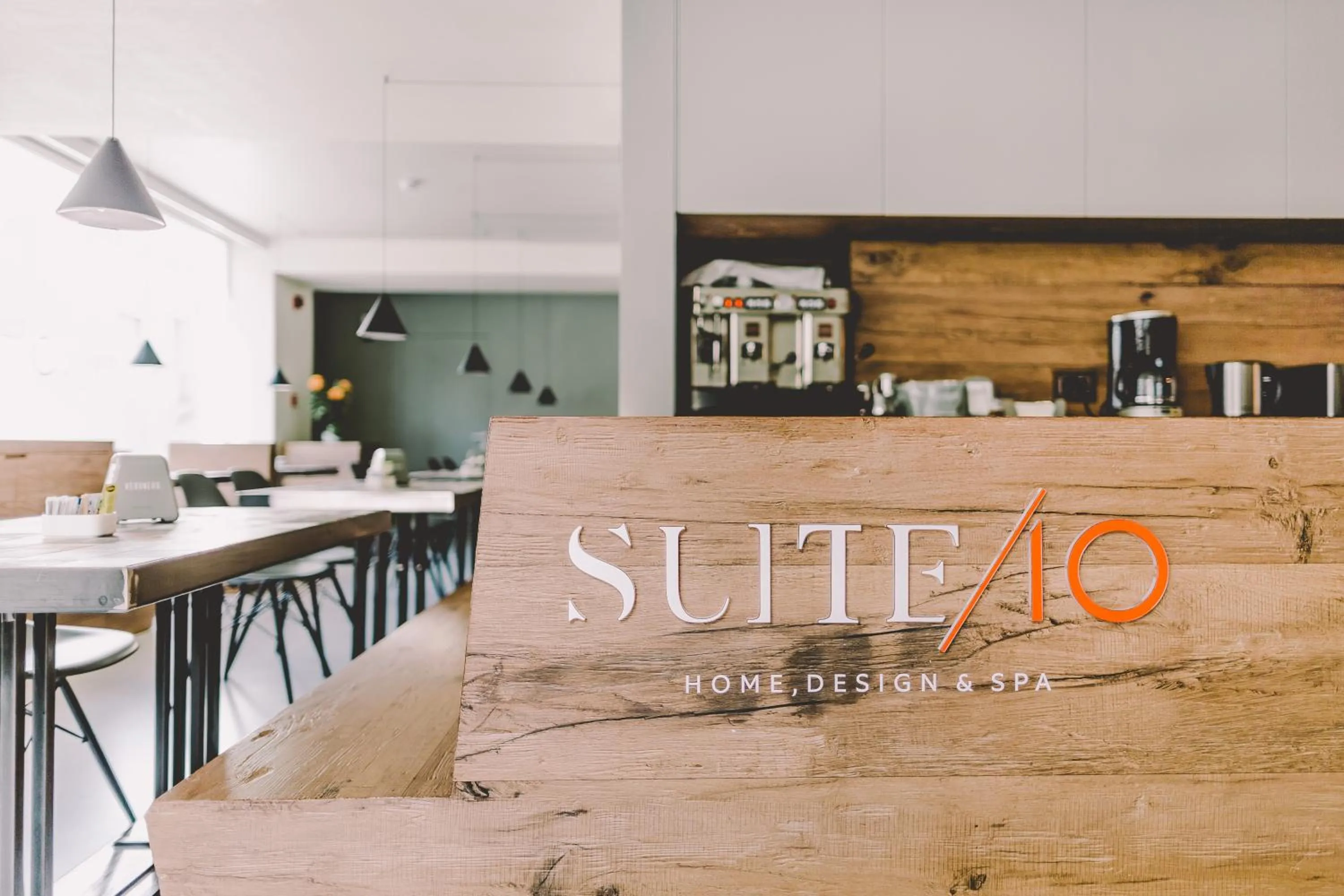 Lounge or bar in Suite 10 Home Design & Spa