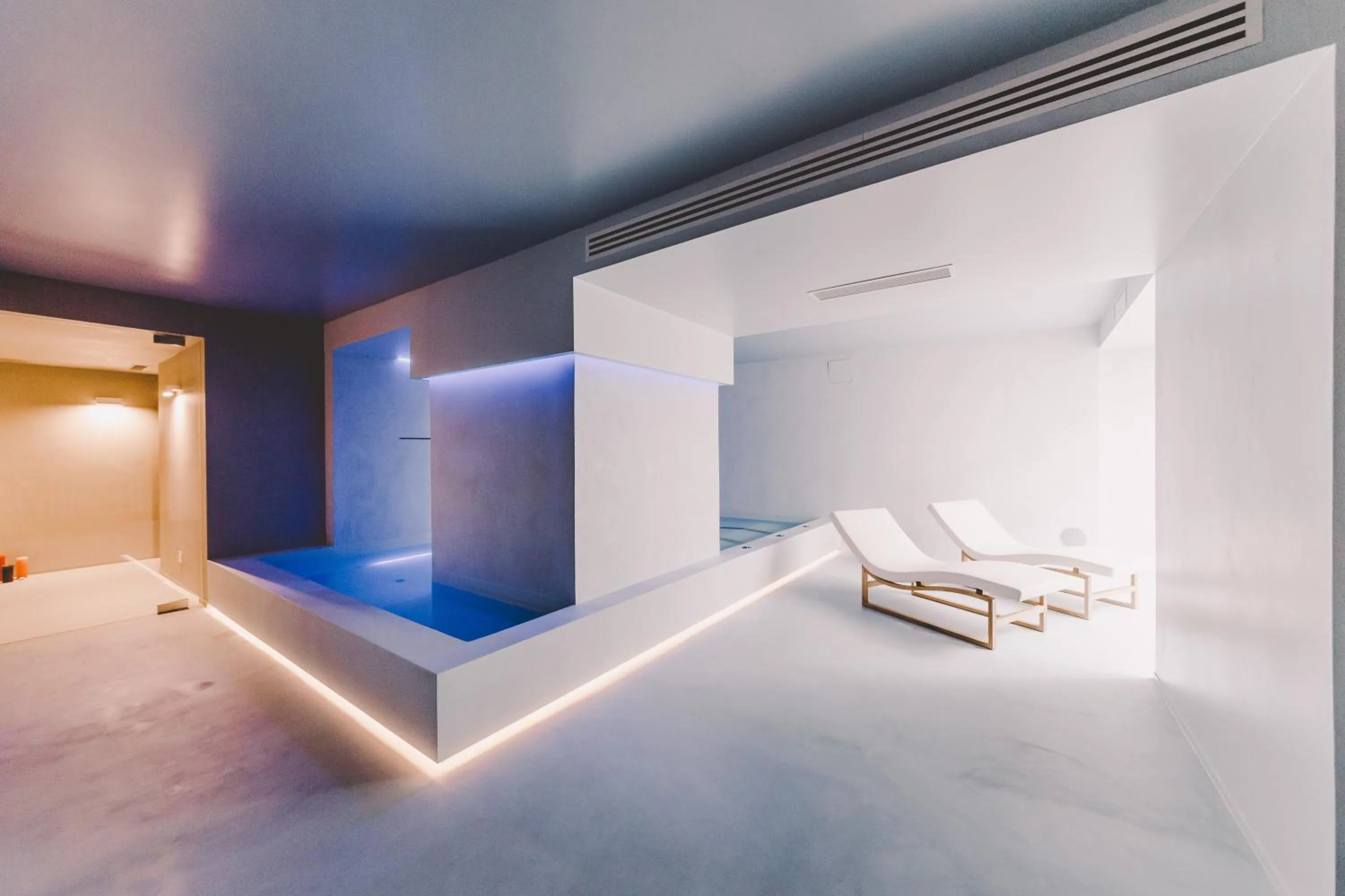 Spa and wellness centre/facilities, Bed in Suite 10 Home Design & Spa