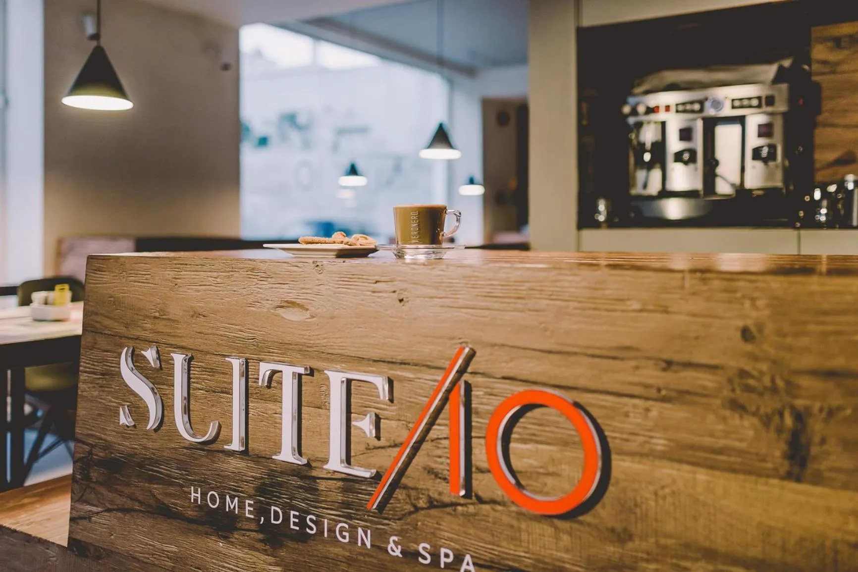 Lounge or bar in Suite 10 Home Design & Spa