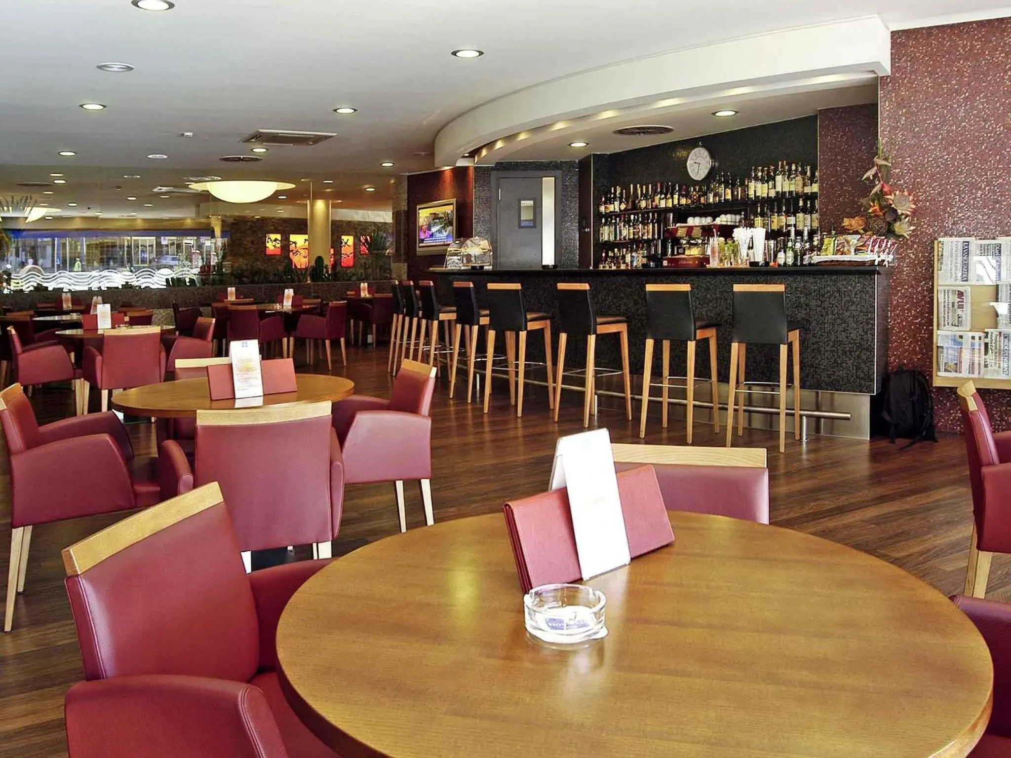 Lounge or bar in Novotel Andorra