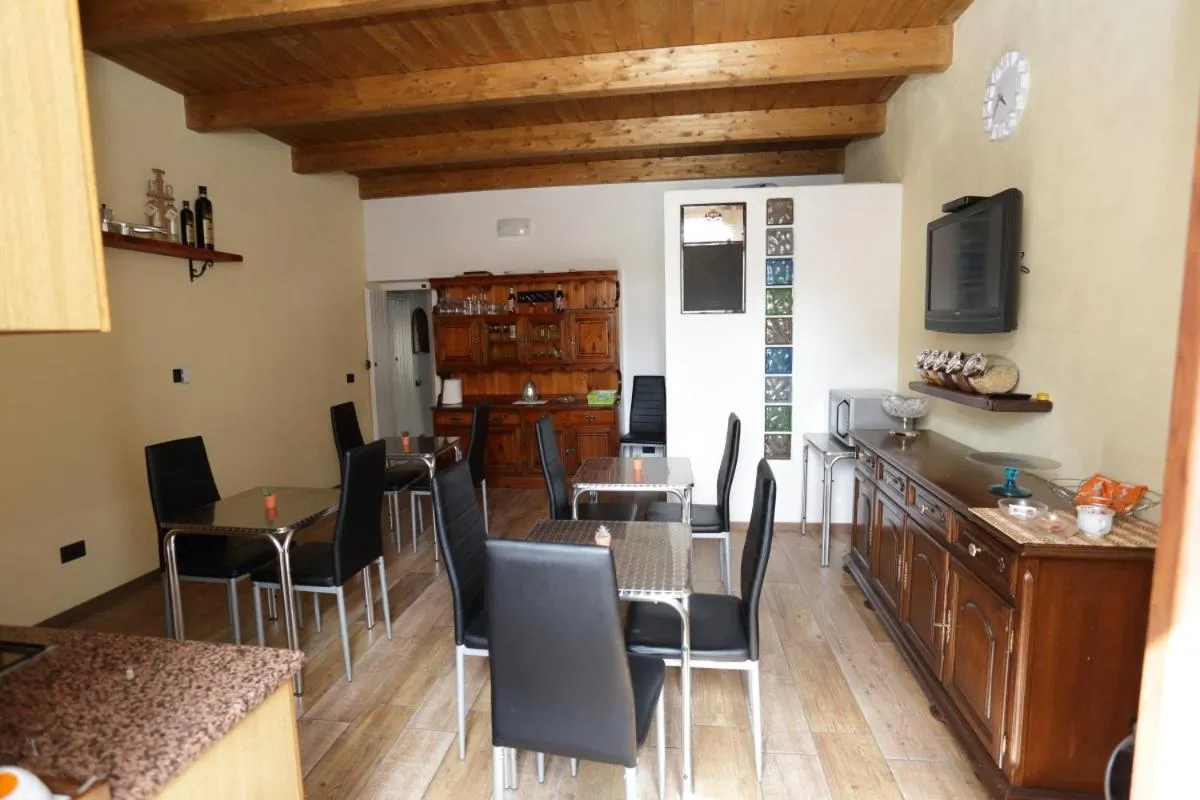 Communal kitchen in B&B L'Antico Portico