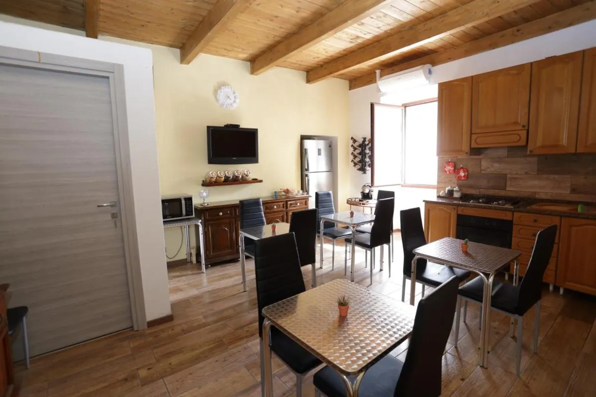 Communal kitchen in B&B L'Antico Portico