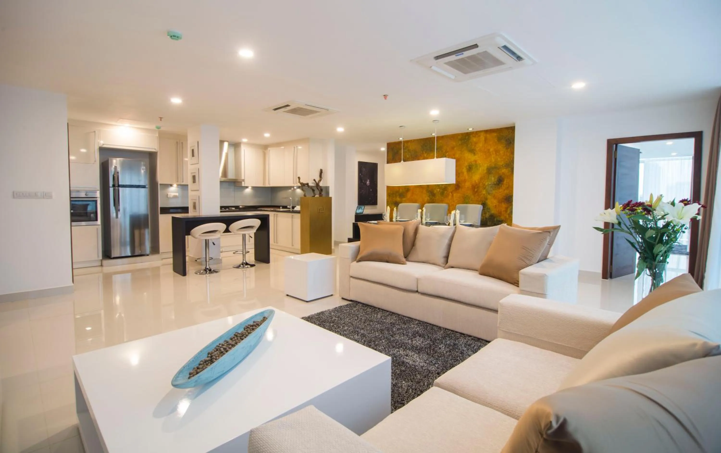 Kitchen or kitchenette in Platinum One Suites