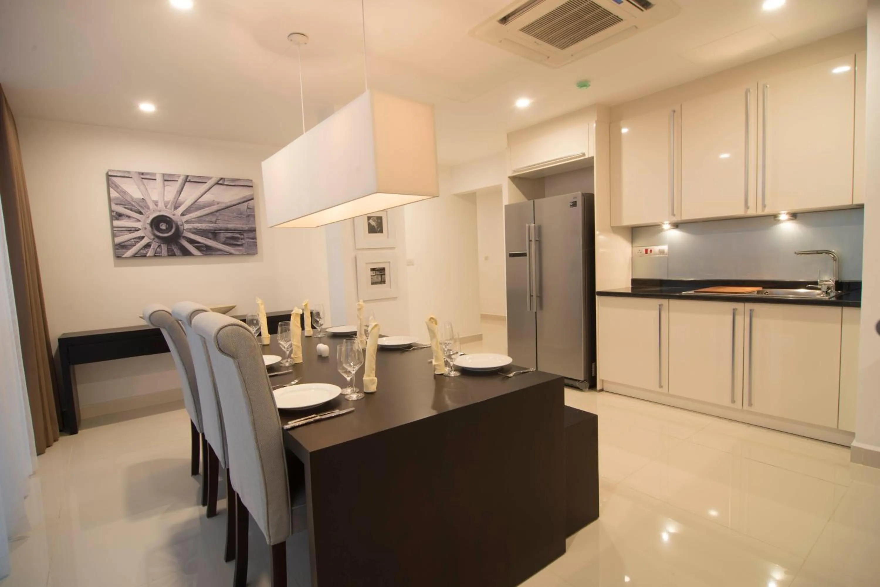 Kitchen or kitchenette in Platinum One Suites