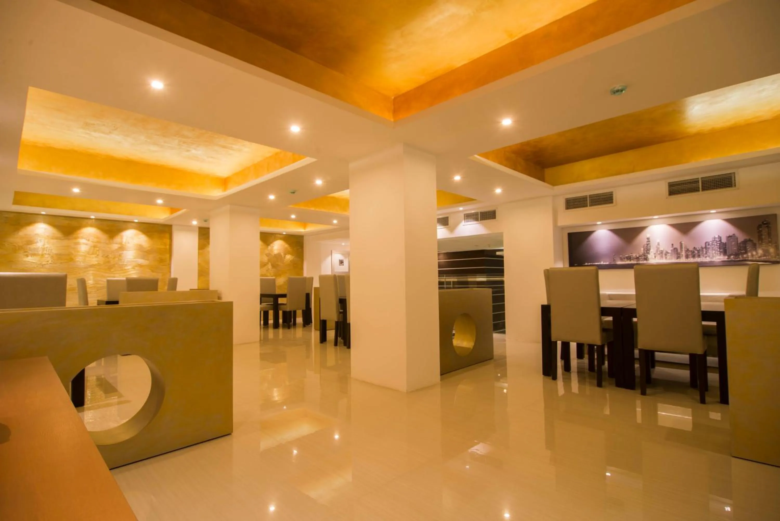 Restaurant/places to eat in Platinum One Suites