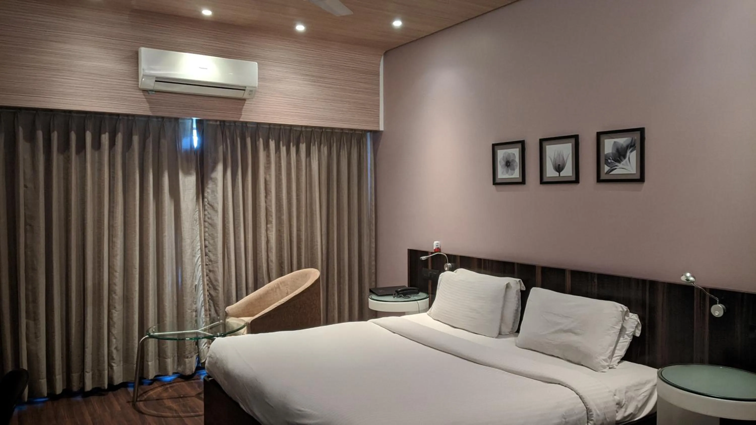 Bed in Hotel Sankam Residency