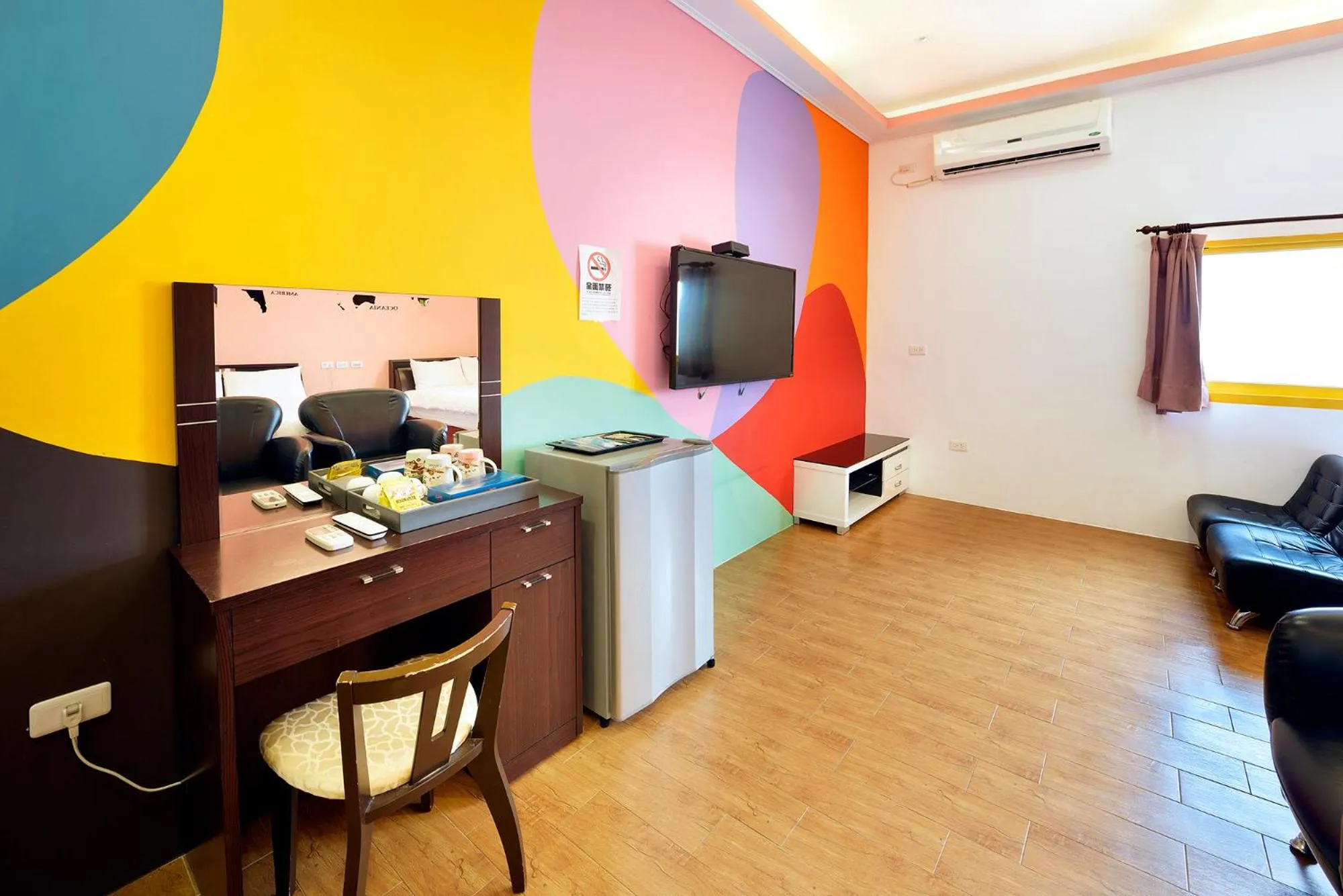 Decorative detail in Star Inn 888