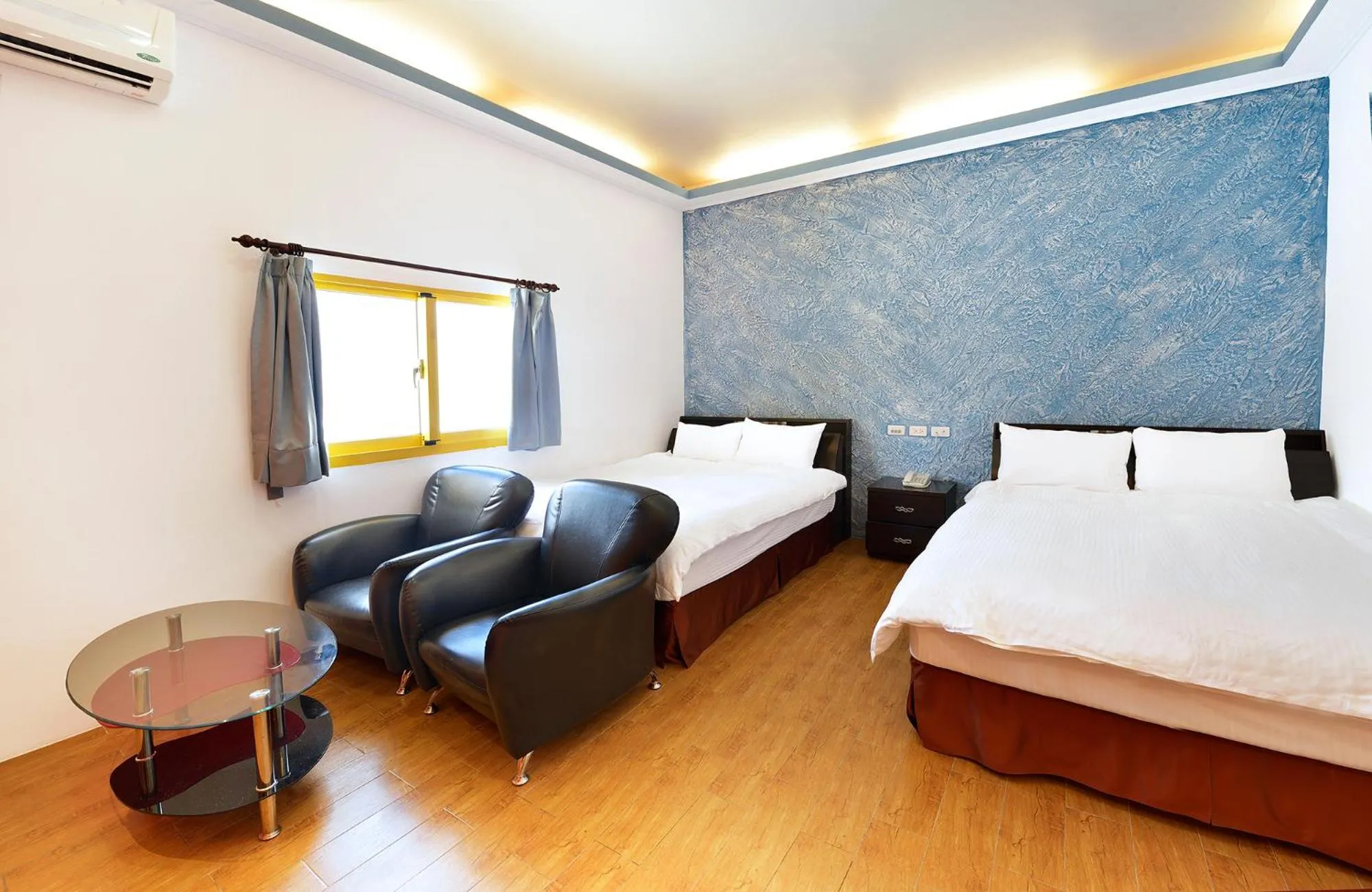 bunk bed, Bed in Star Inn 888