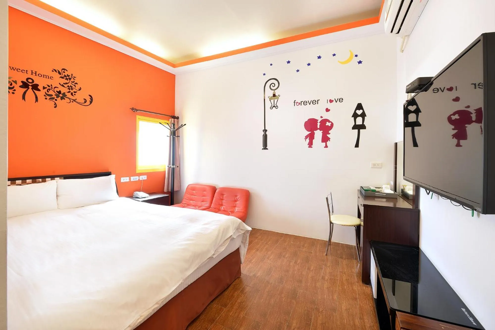 Photo of the whole room, Bed in Star Inn 888