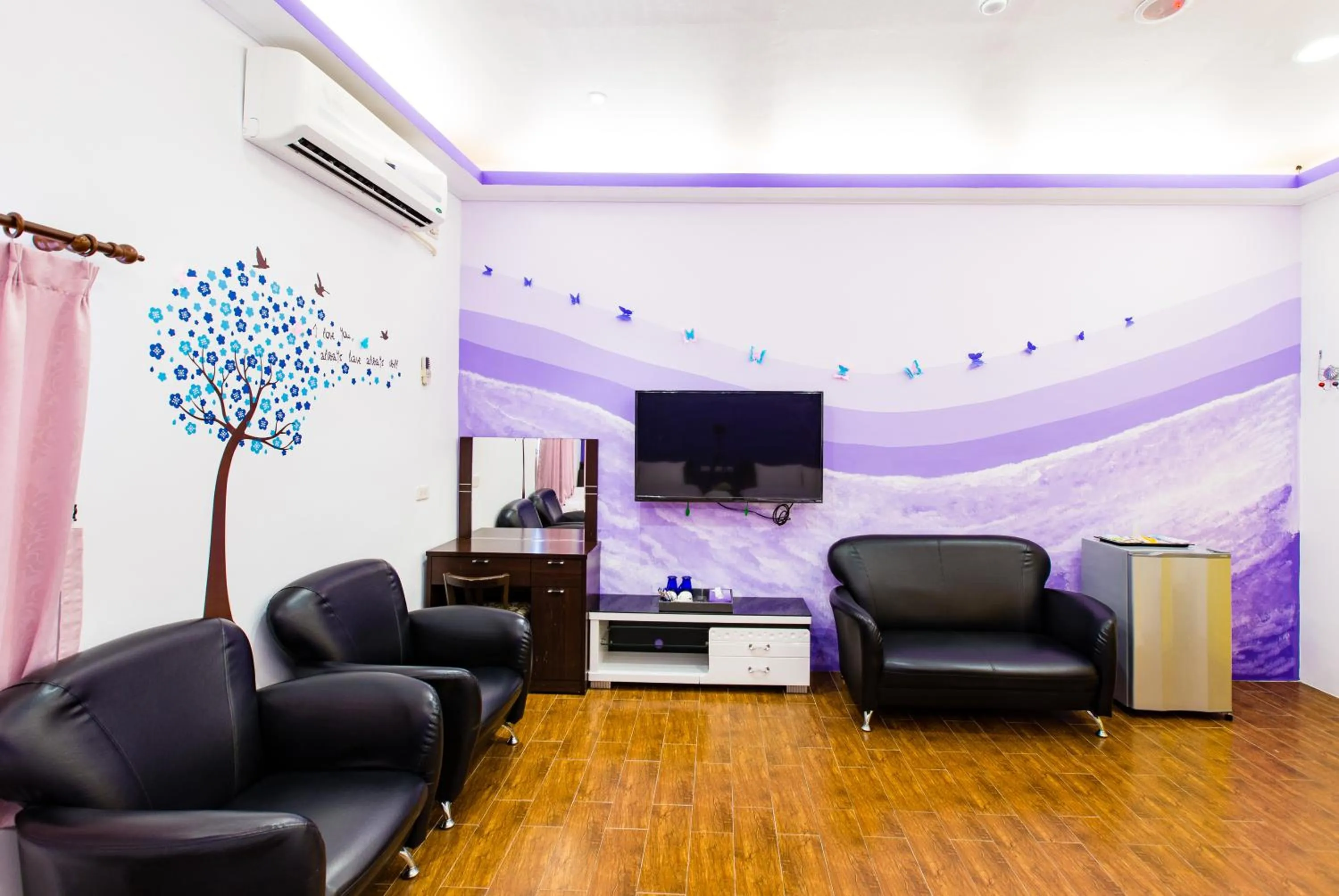 Decorative detail in Star Inn 888