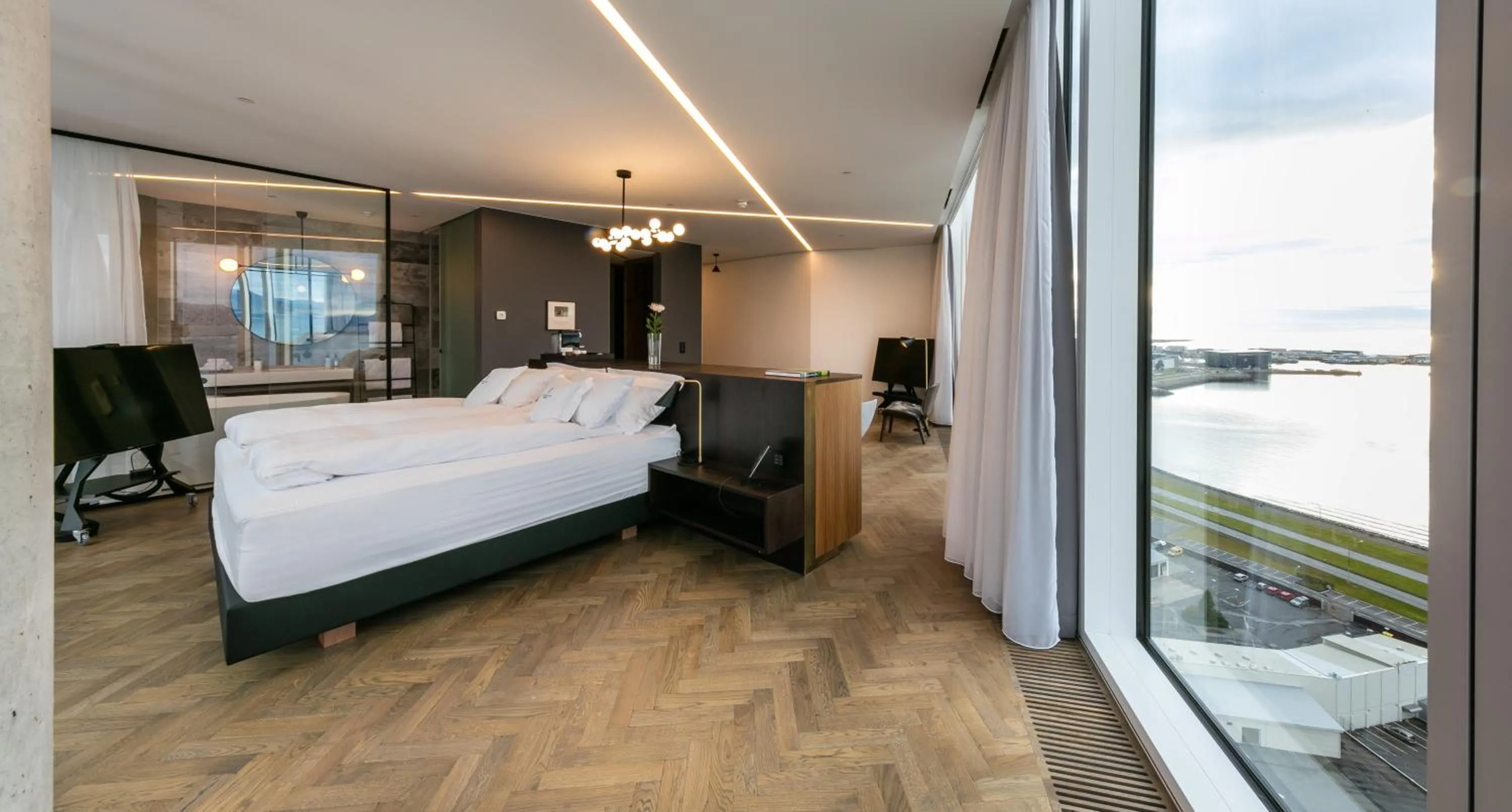 Day, Bed in Tower Suites Reykjavík