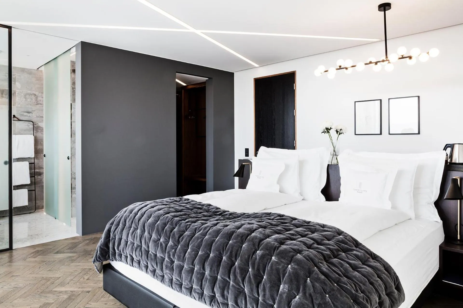 Shower, Bed in Tower Suites Reykjavík