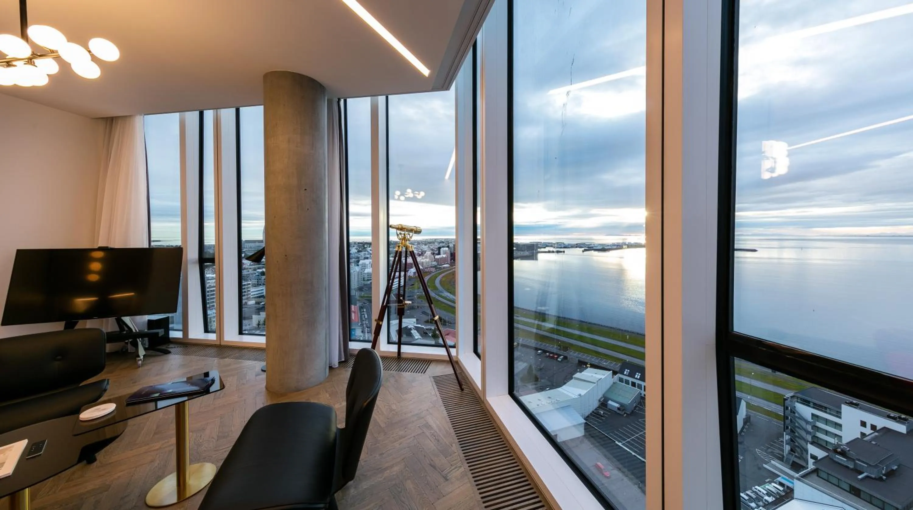 TV and multimedia in Tower Suites Reykjavík