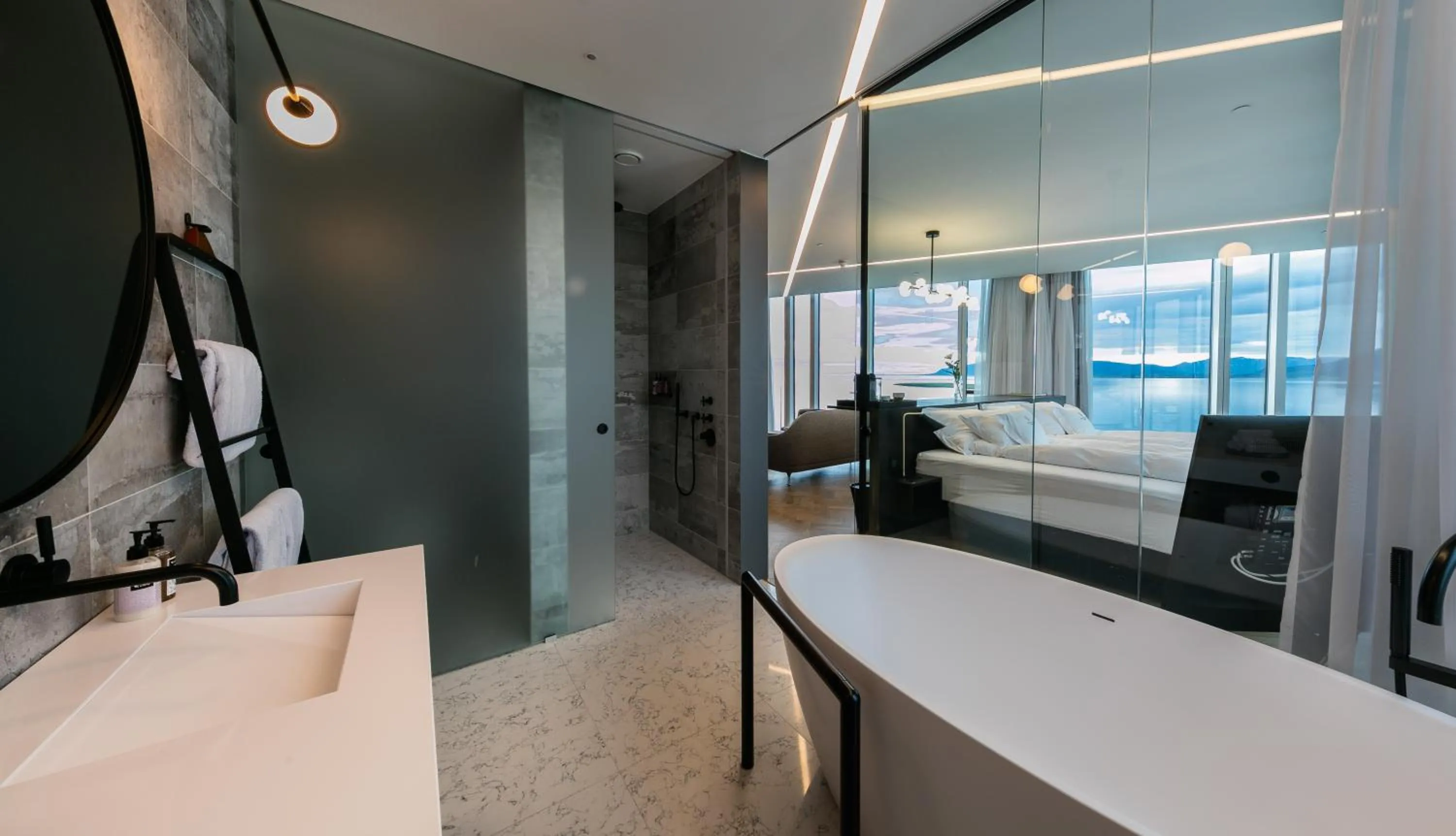 Bathroom, Bed in Tower Suites Reykjavík