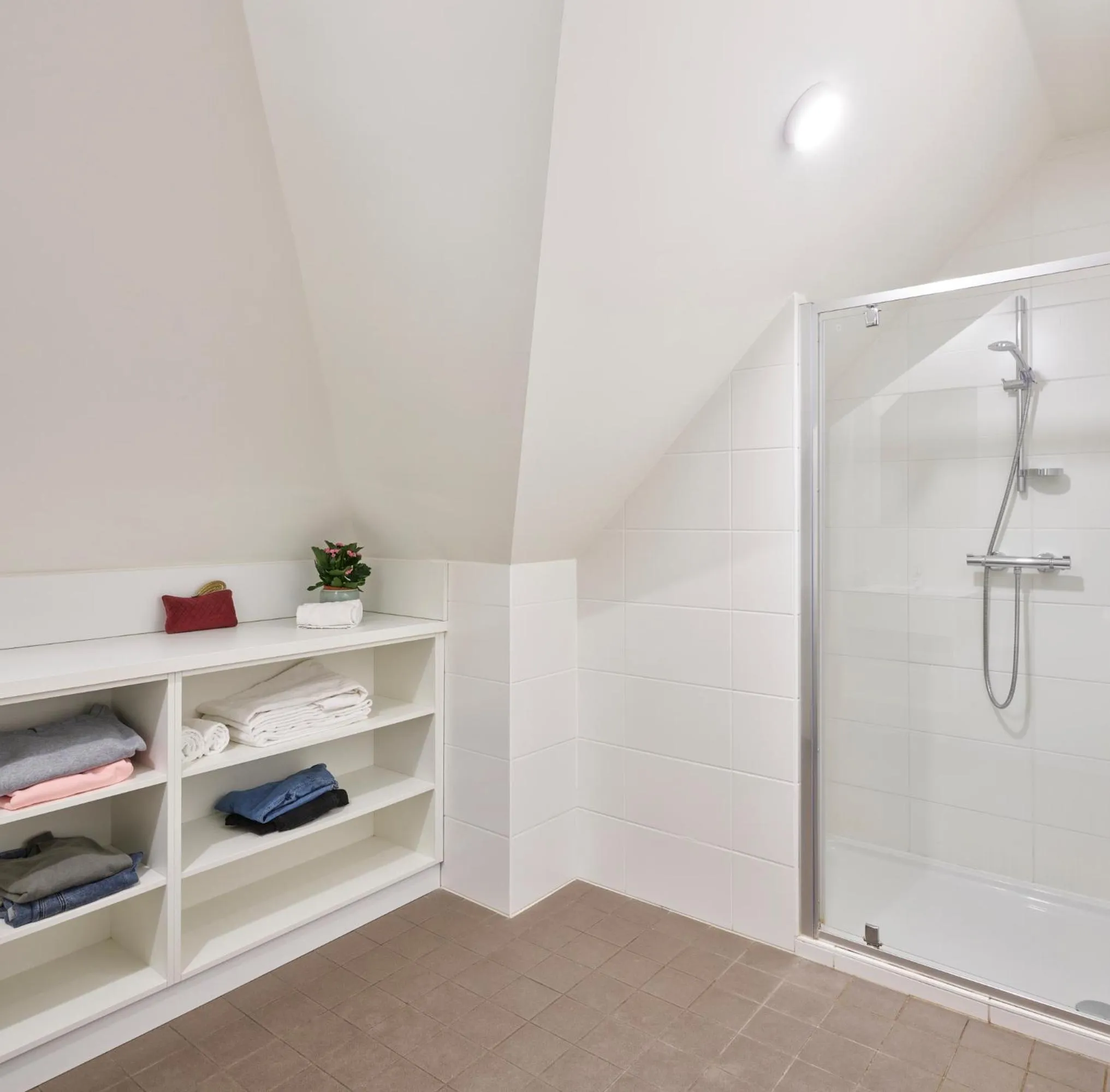 Shower in Holiday Suites Westende - Middelkerke