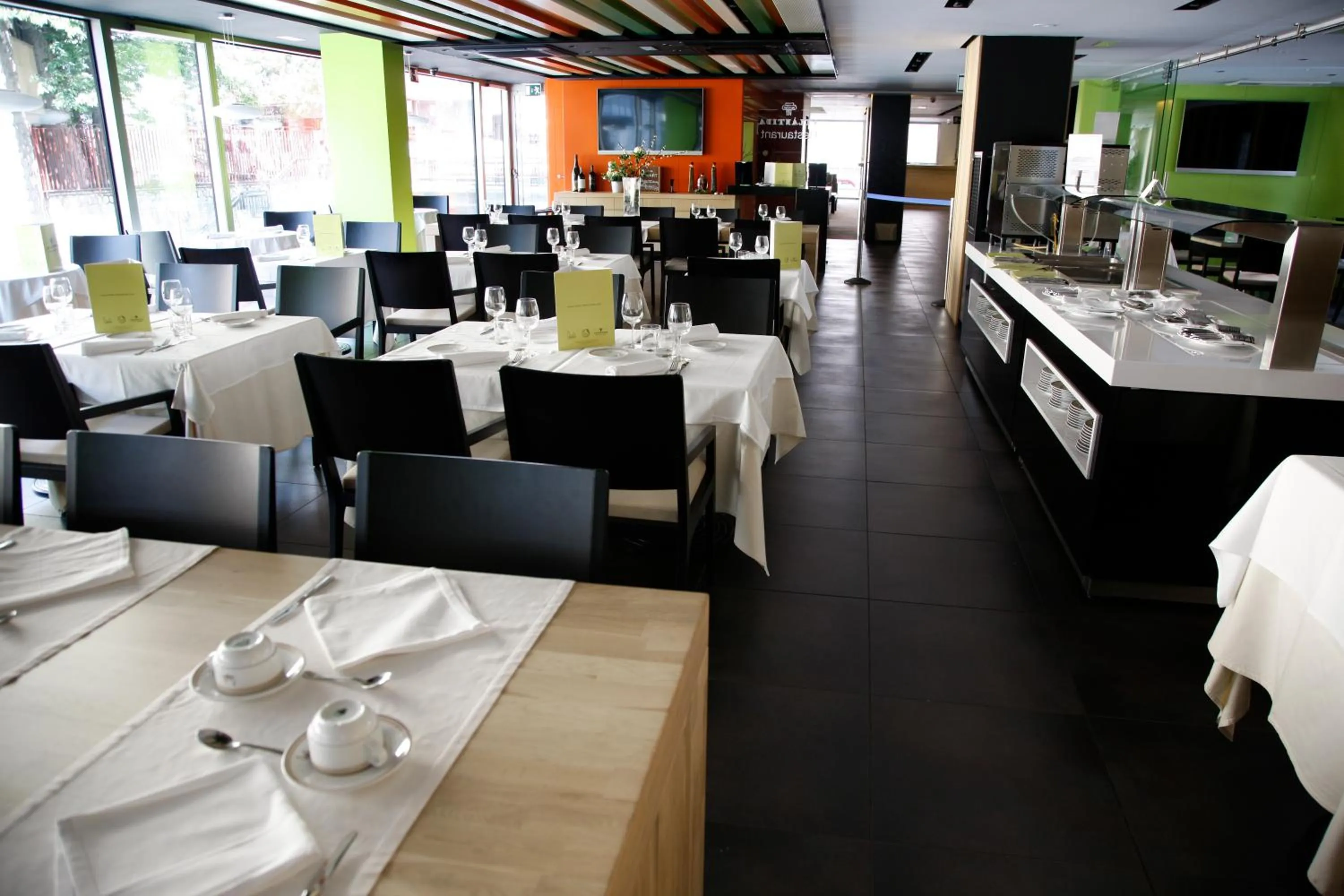 Restaurant/places to eat in Hotel Metropolis