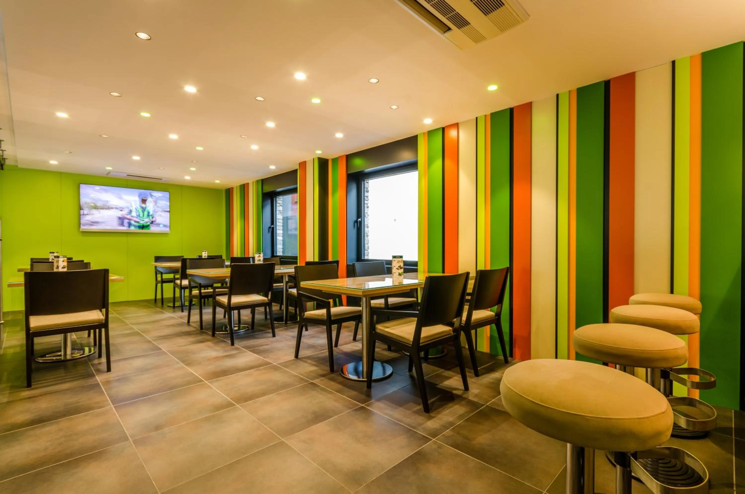 Communal lounge/ TV room in Hotel Metropolis