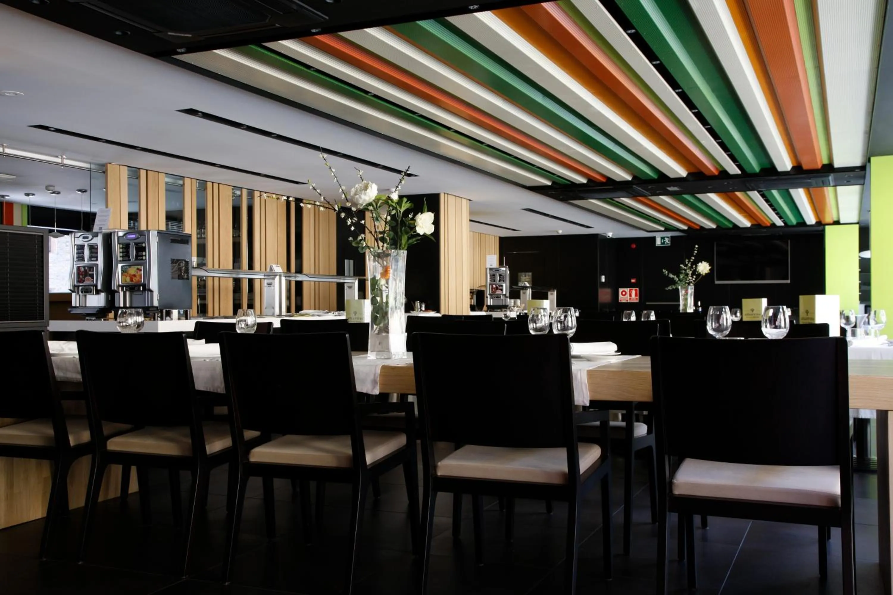 Restaurant/places to eat in Hotel Metropolis