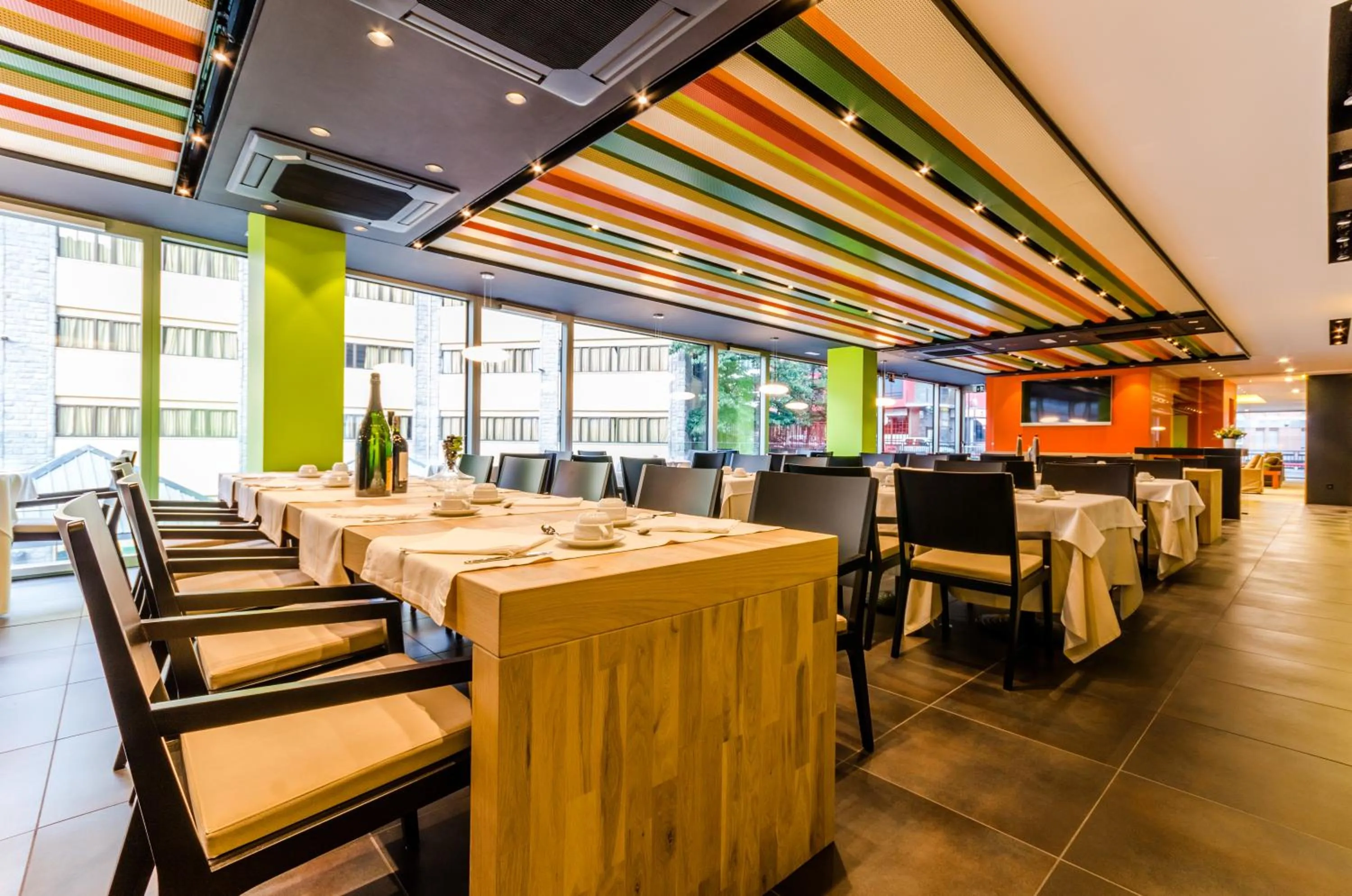 Restaurant/places to eat in Hotel Metropolis