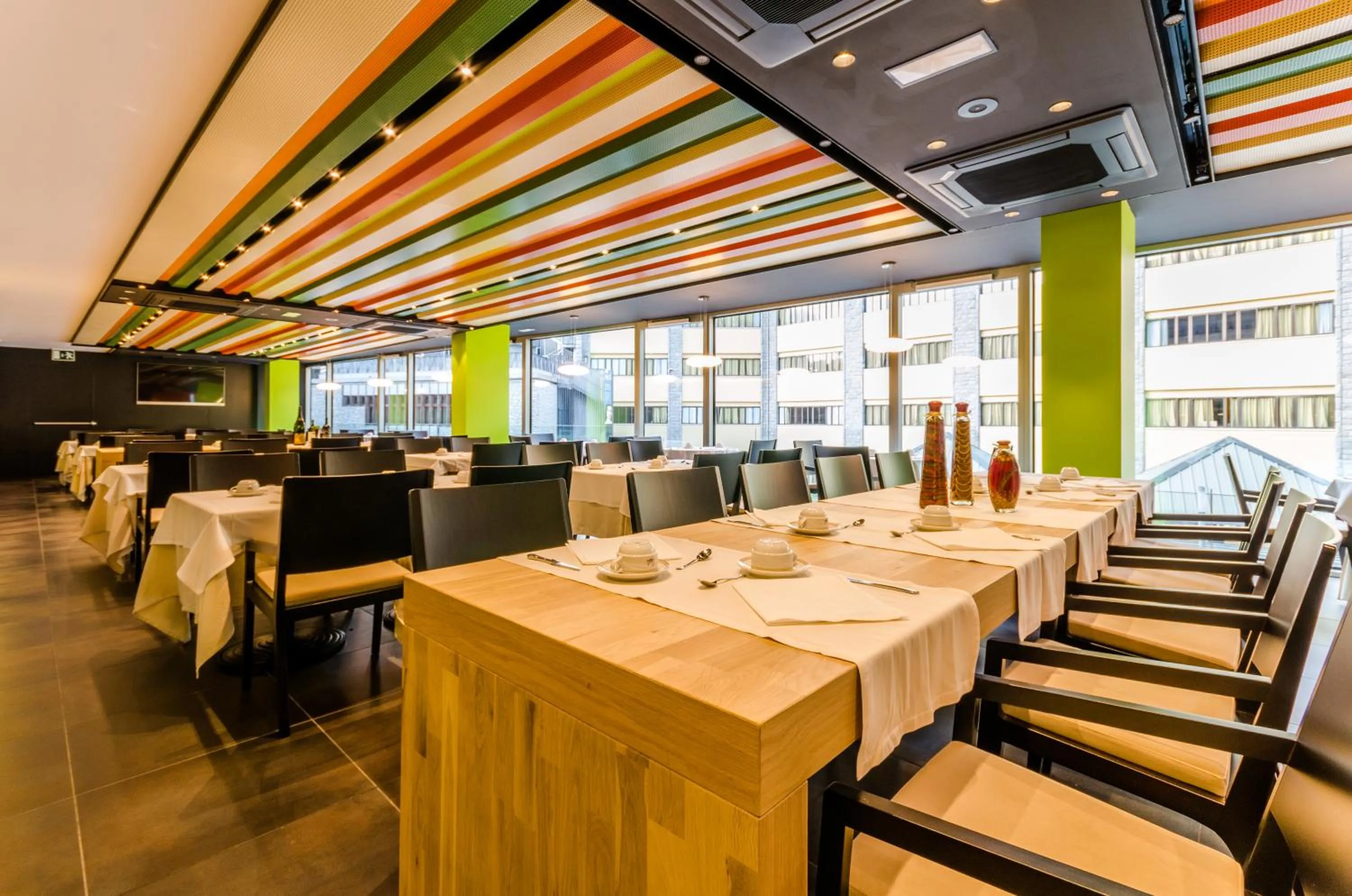 Restaurant/places to eat in Hotel Metropolis