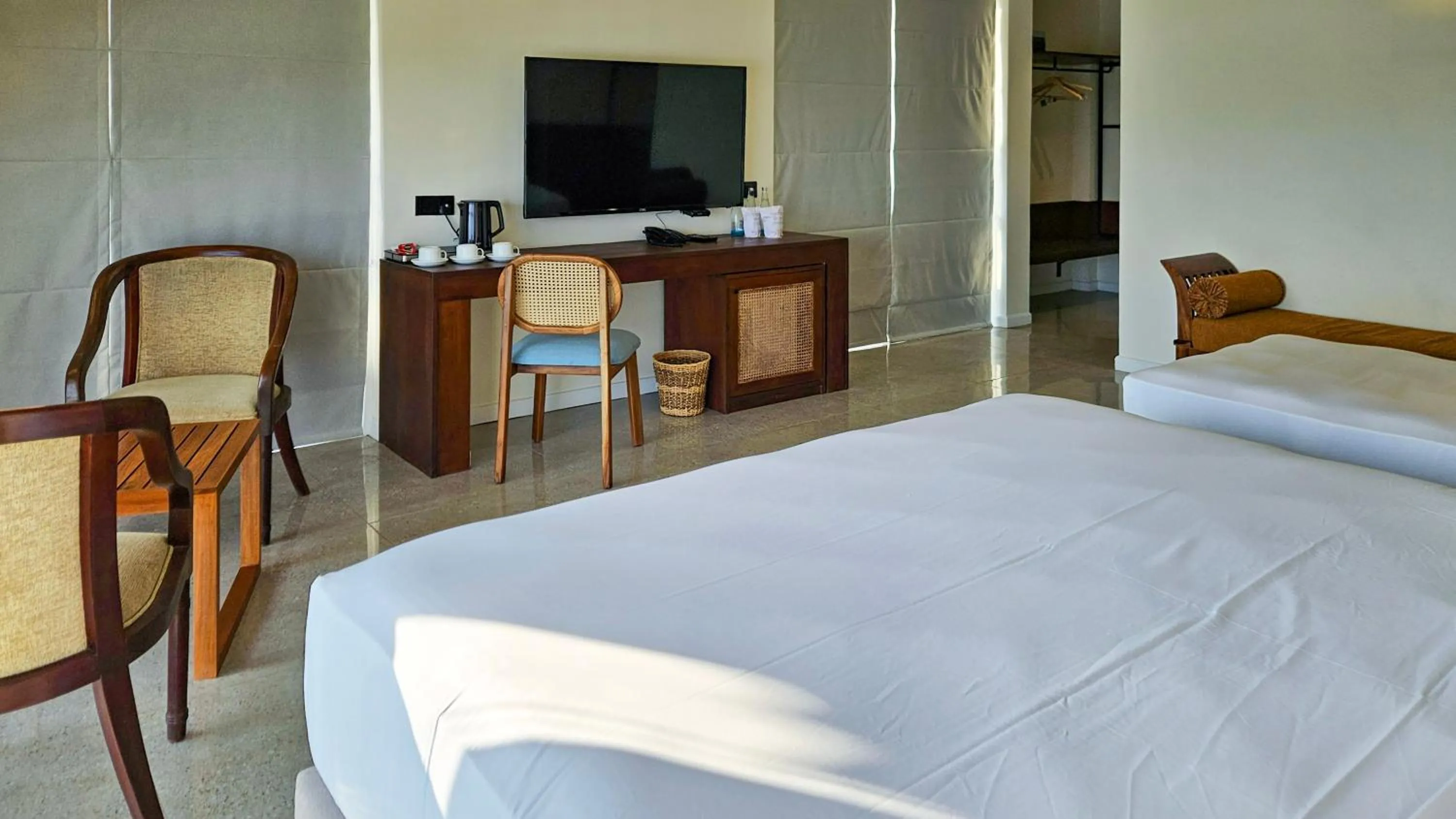 Bed in South Lake Resort Koggala