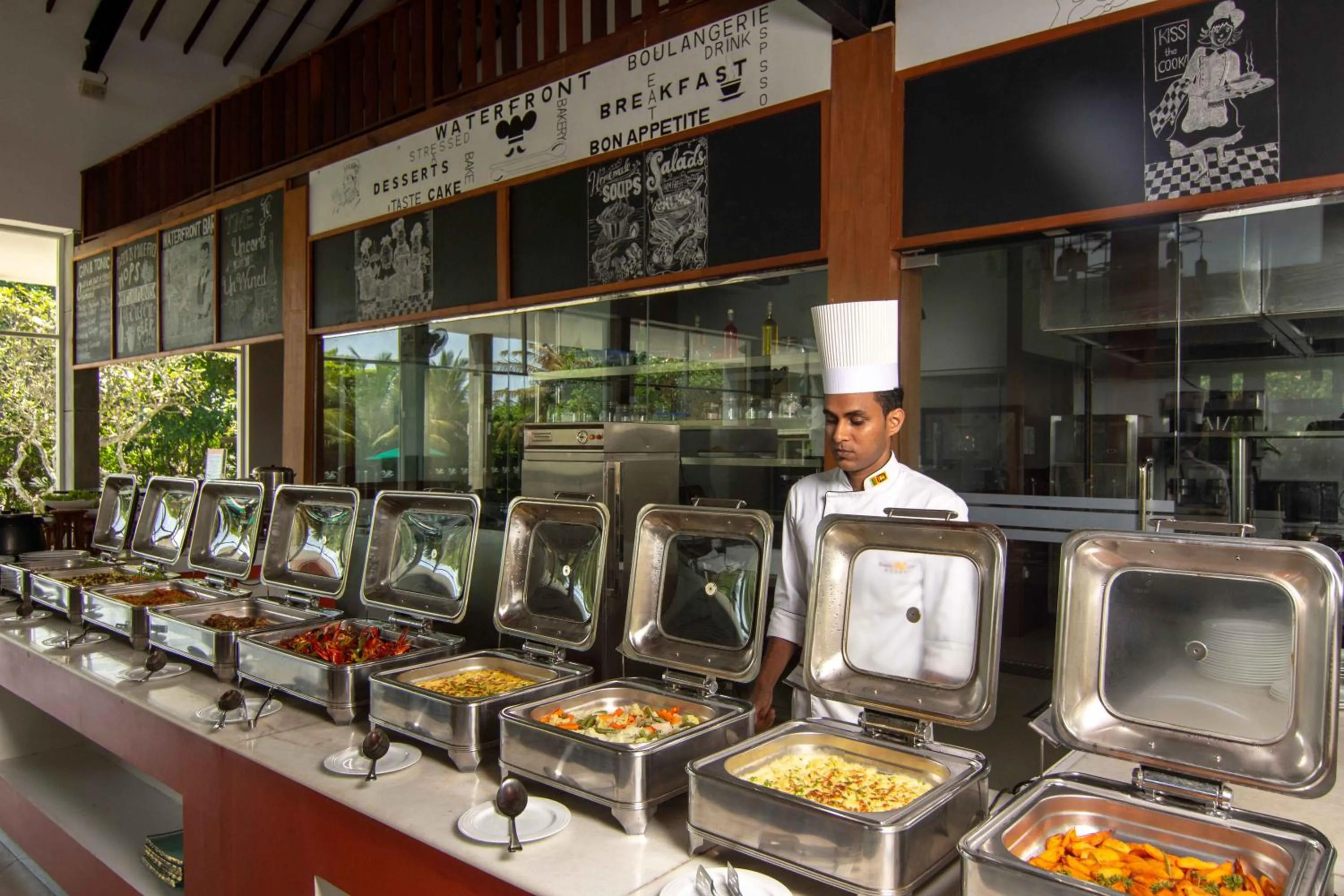 Restaurant/places to eat in South Lake Resort Koggala