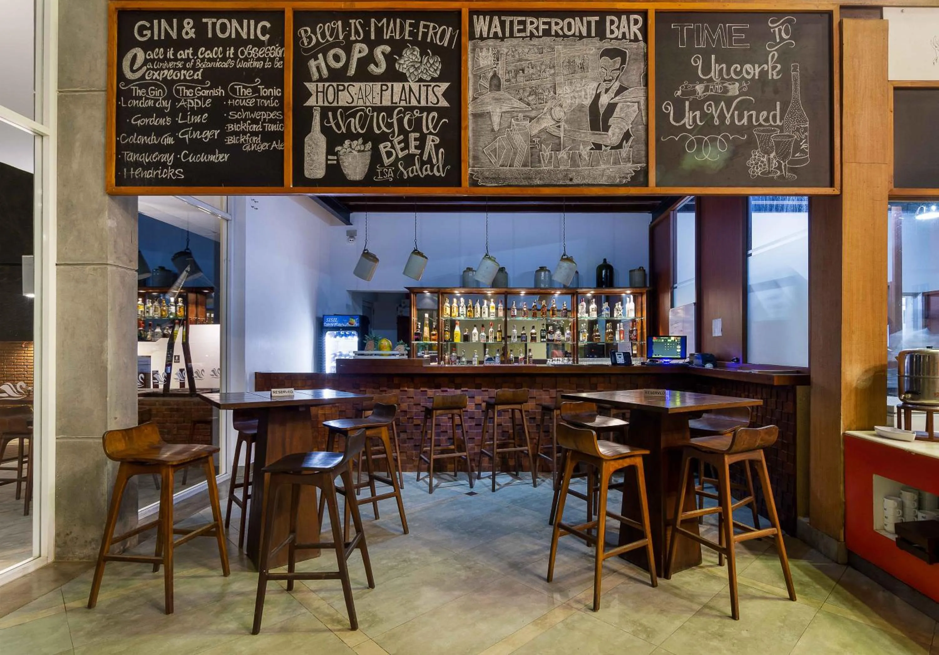 Restaurant/places to eat in South Lake Resort Koggala