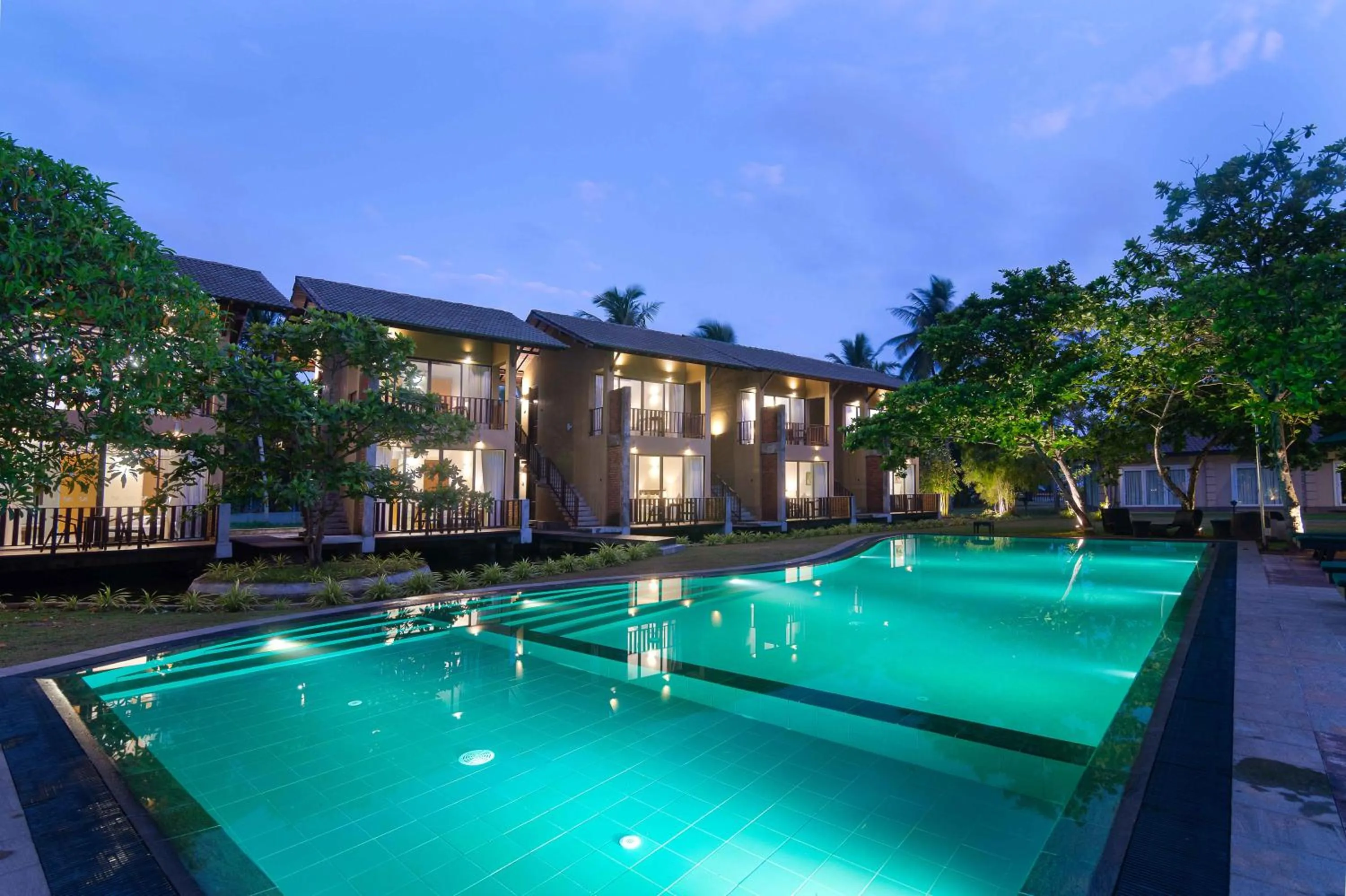 Swimming pool in South Lake Resort Koggala