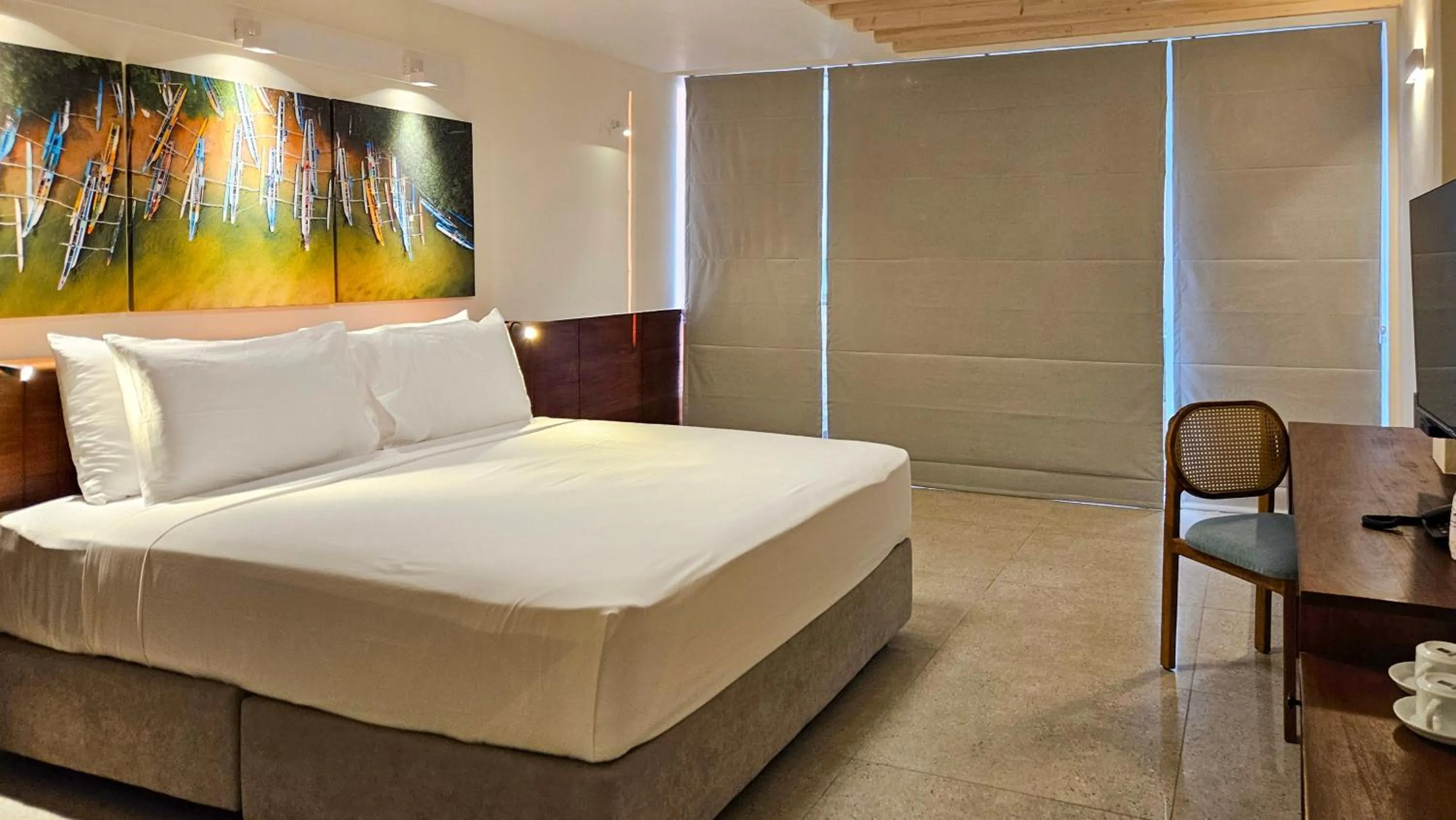 Bed in South Lake Resort Koggala