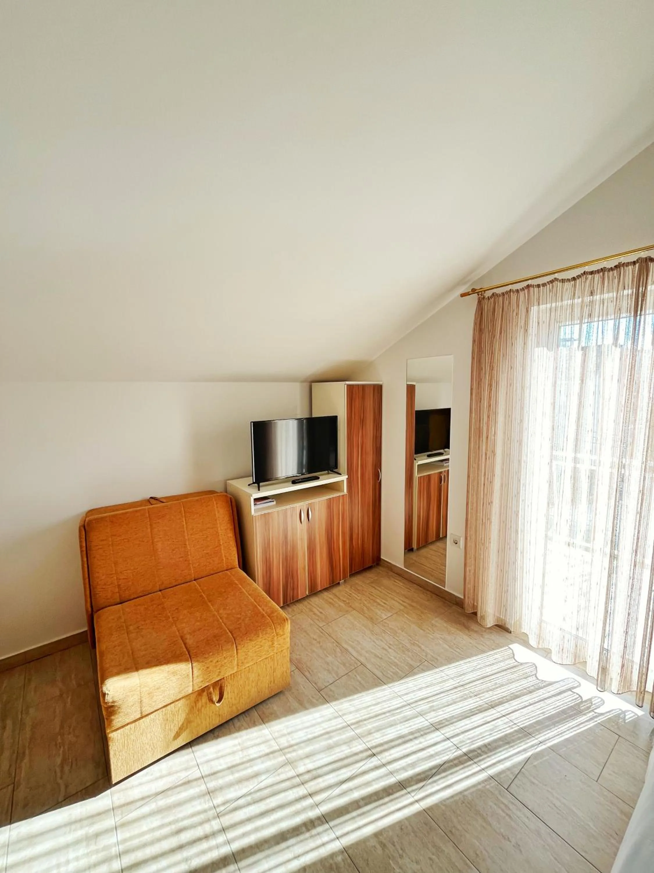 TV and multimedia, Bed in Apartments Dosljak