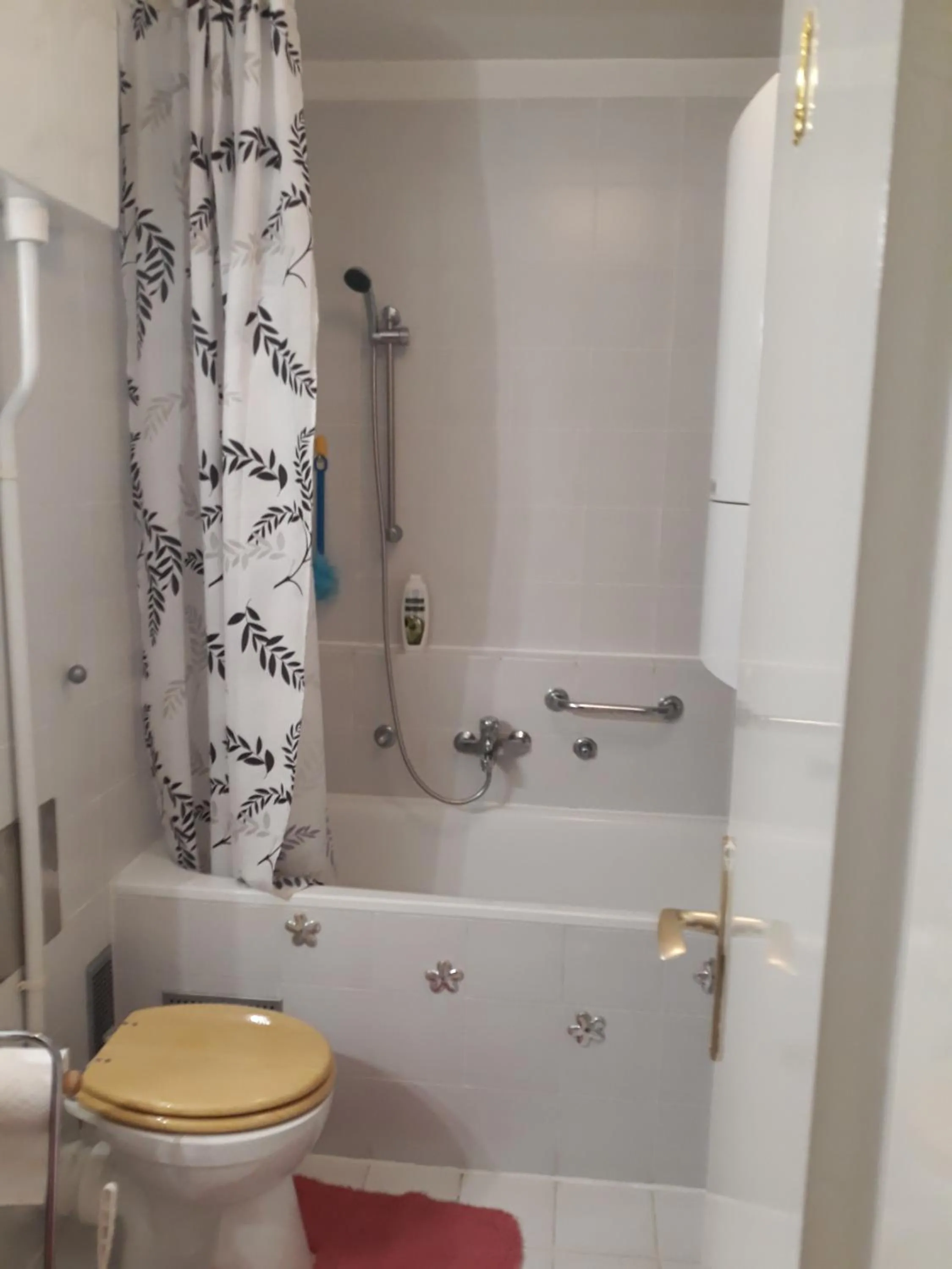 Bathroom in Apartment Karlos