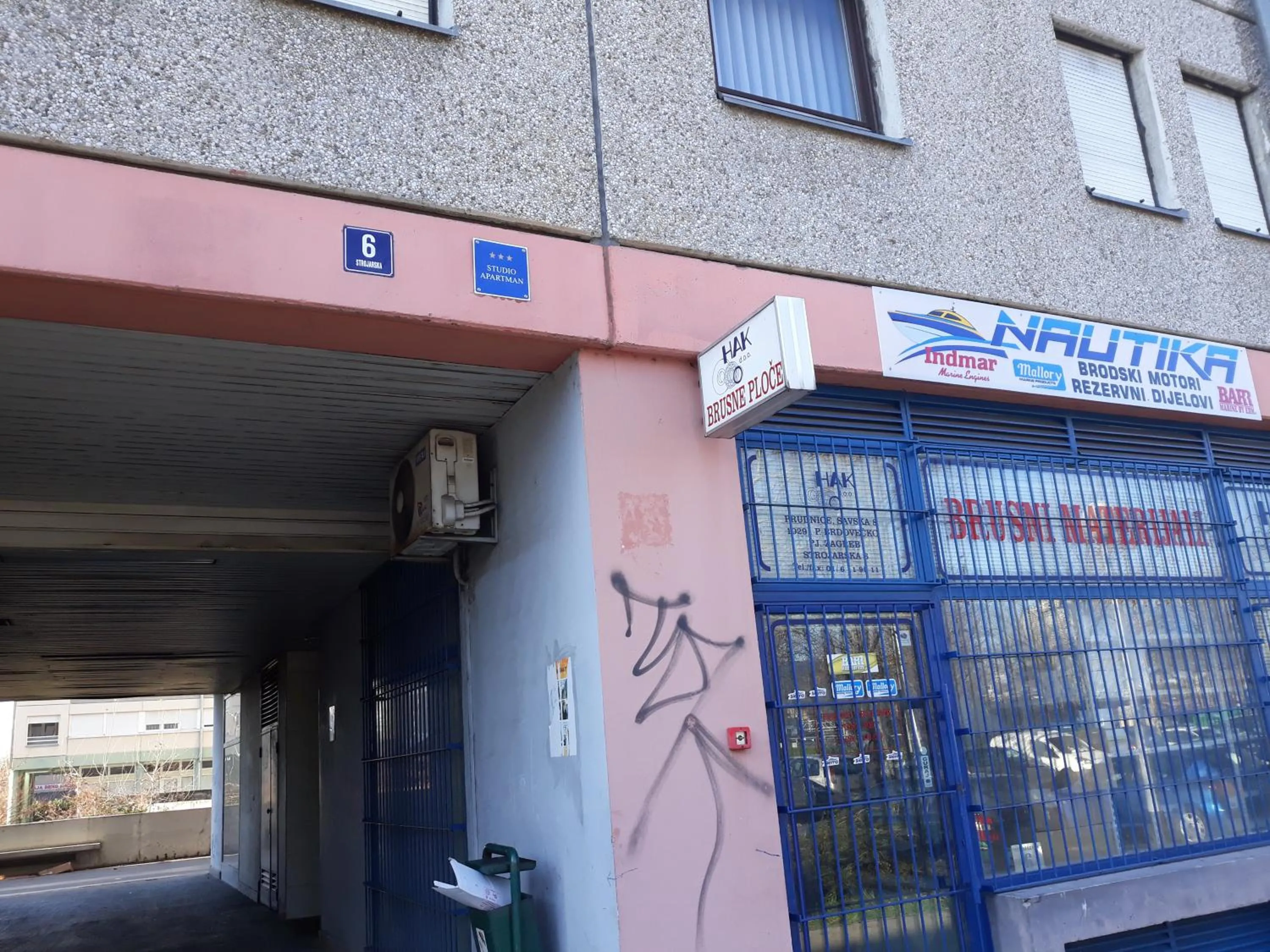 Property building in Apartment Karlos