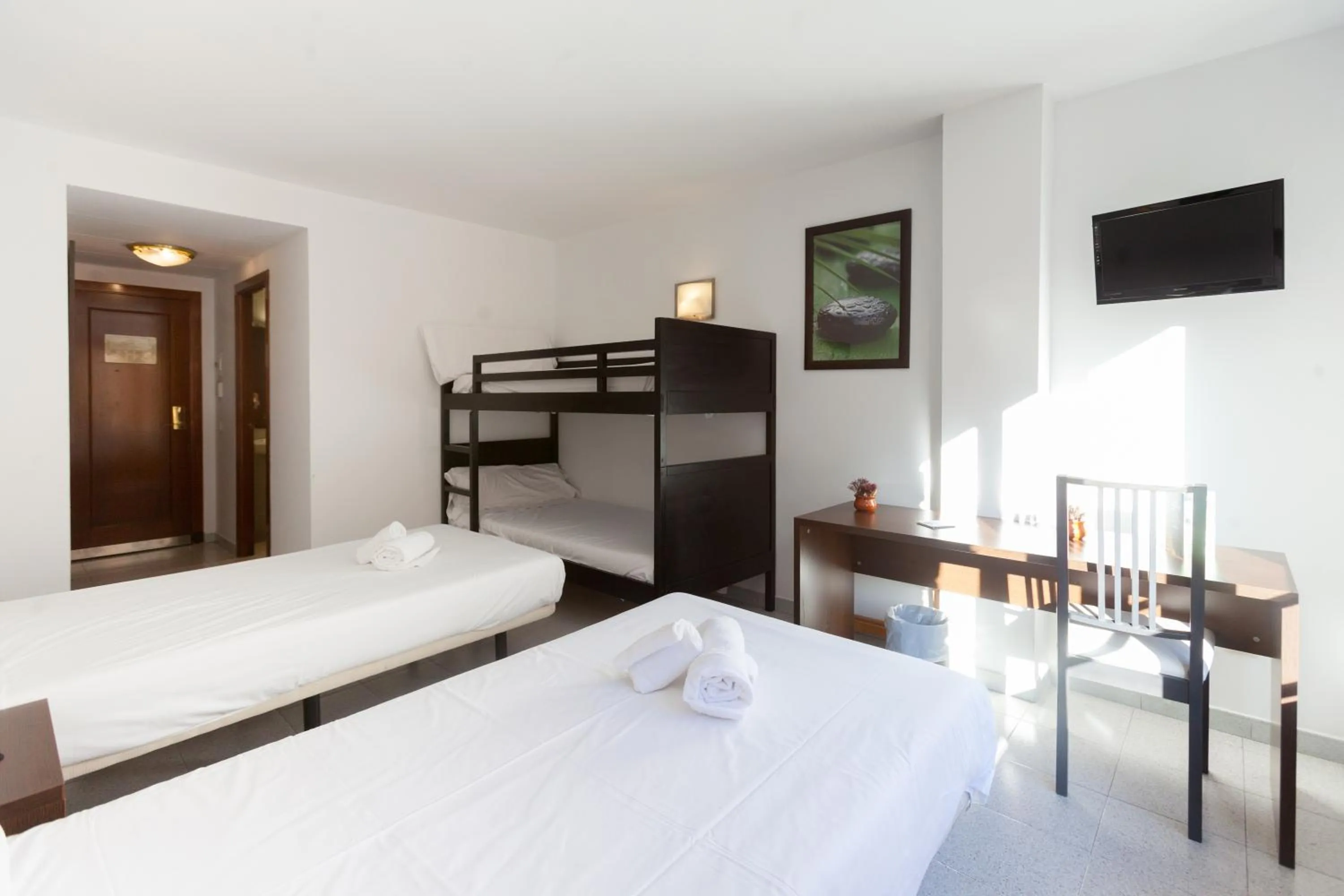Photo of the whole room, Bed in Insitu Eurotel Andorra