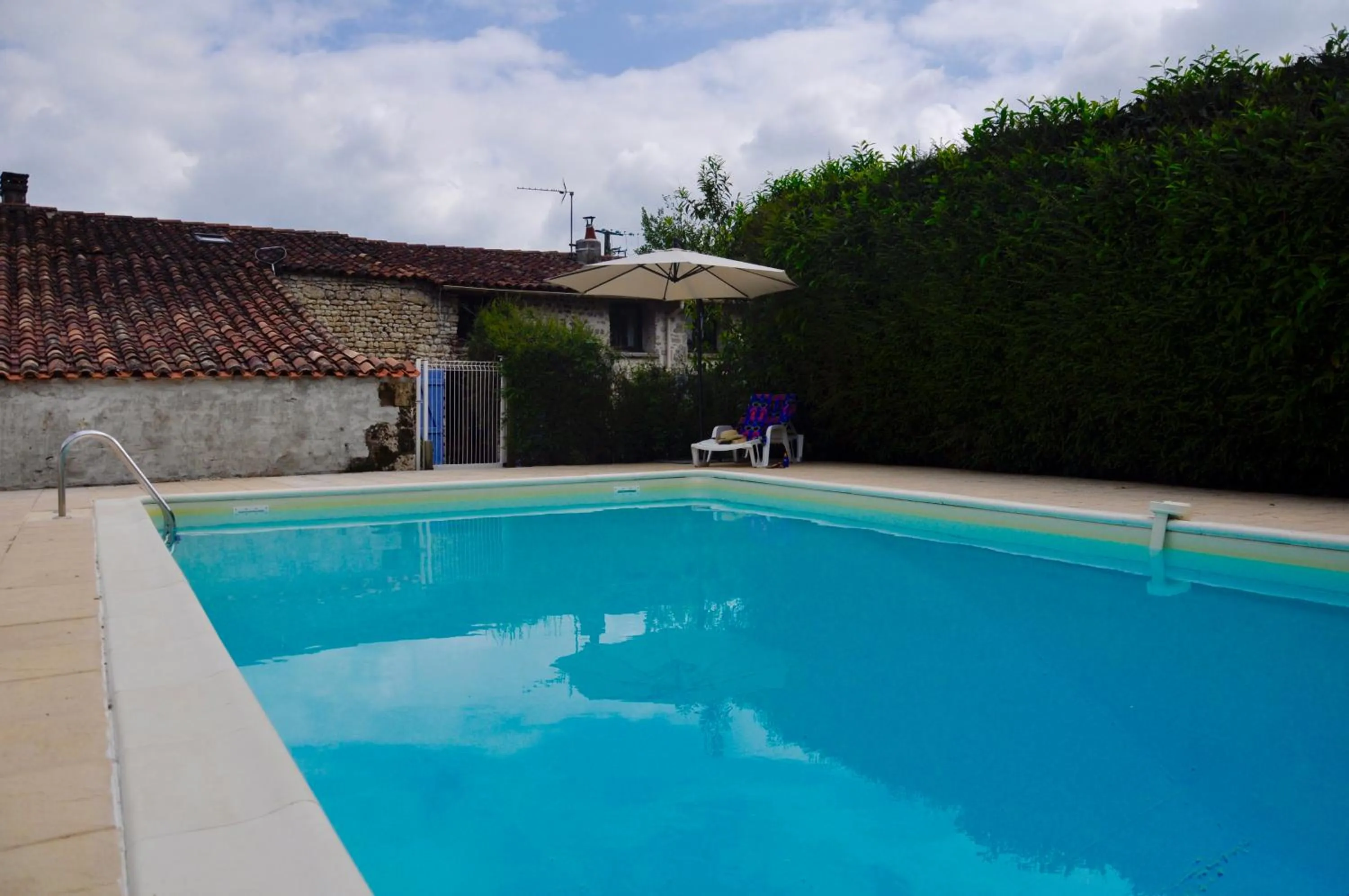 Swimming pool in Chez Fins Bois