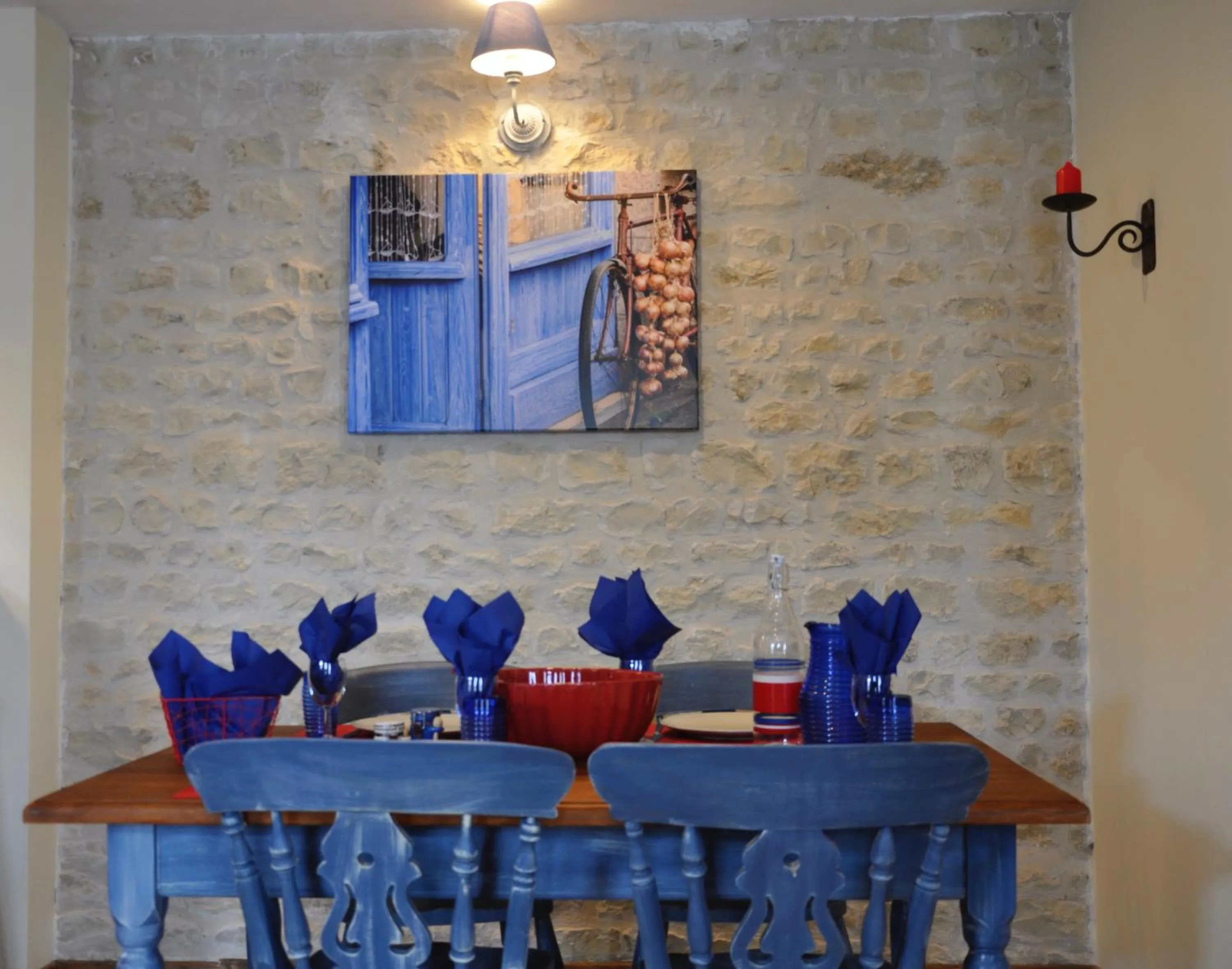 Dining area in Chez Fins Bois