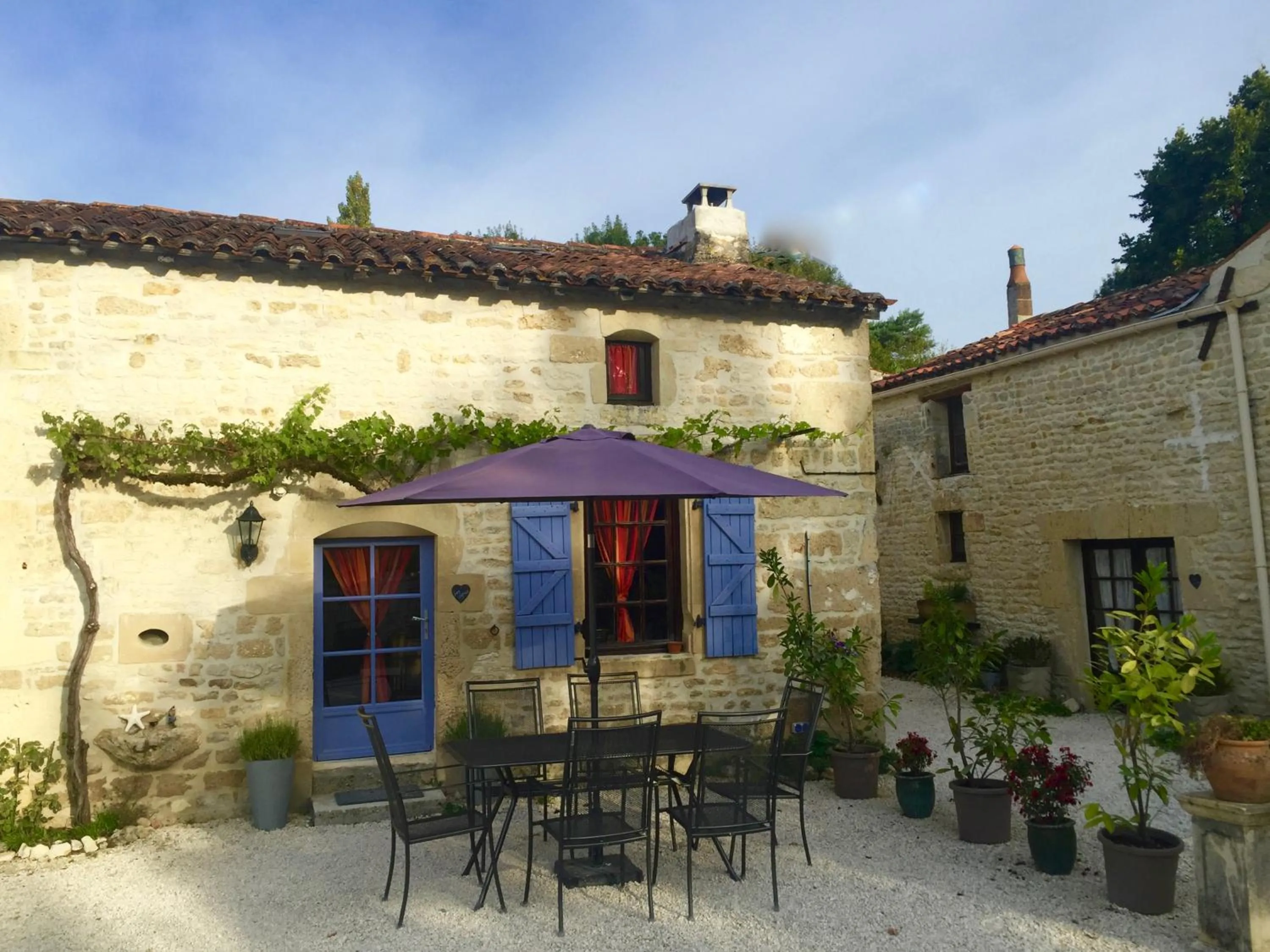 Property building in Chez Fins Bois