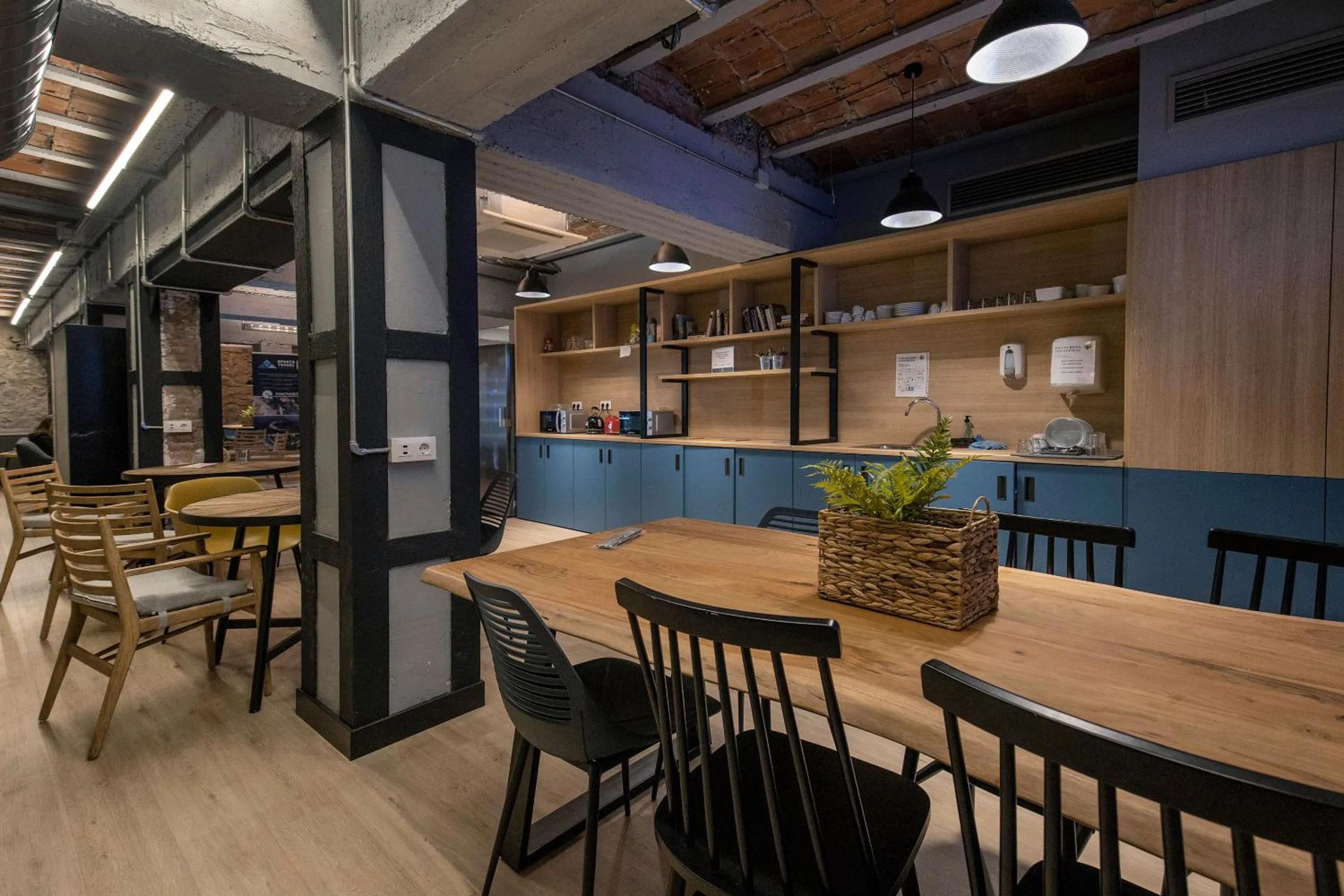 Kitchen or kitchenette in Font Andorra Hostel by Nexta