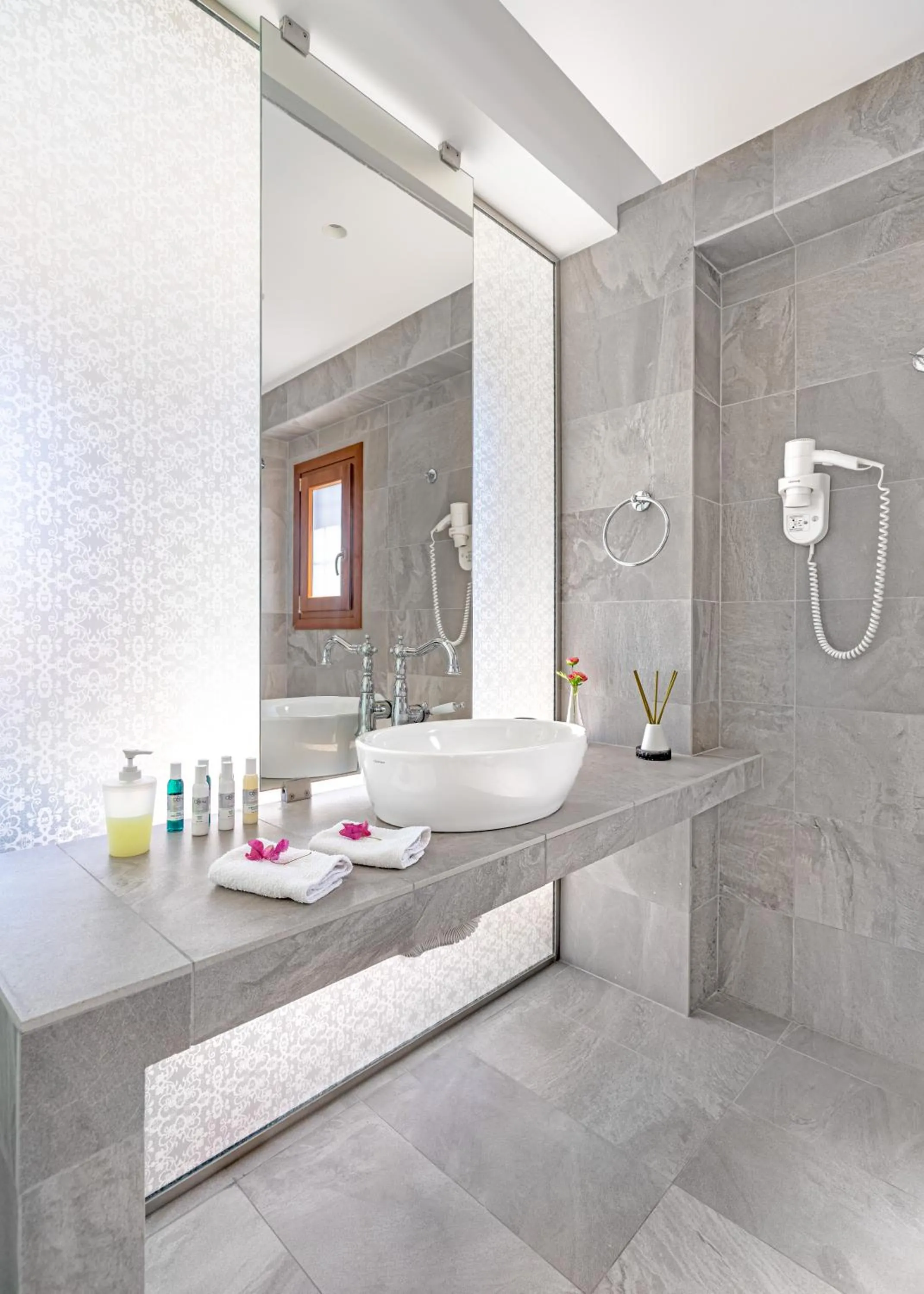 Bathroom in Belvedere Andros