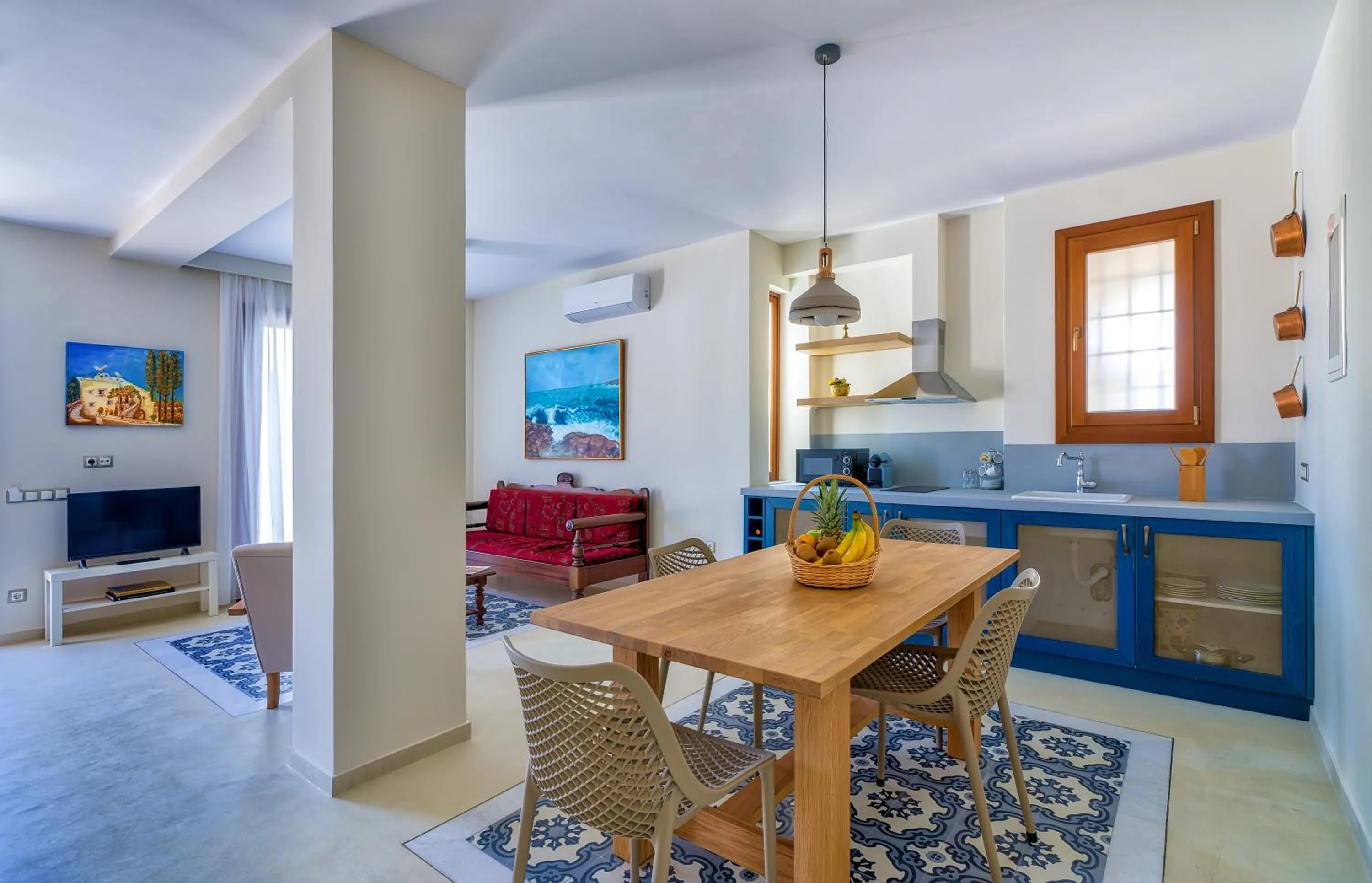 Photo of the whole room in Belvedere Andros