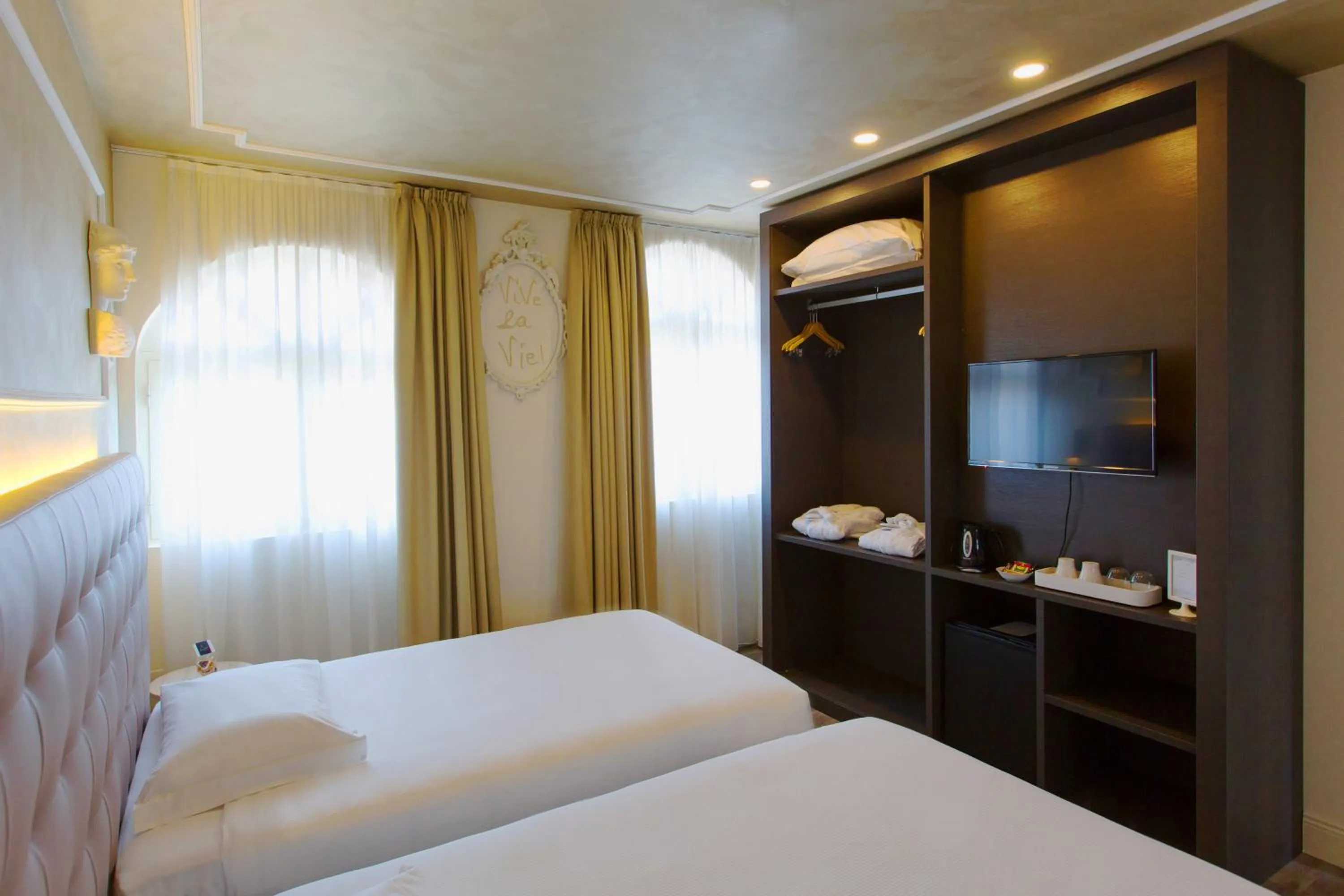 Bed in Hotel Al Campanile - Luxury Suites & Apartments