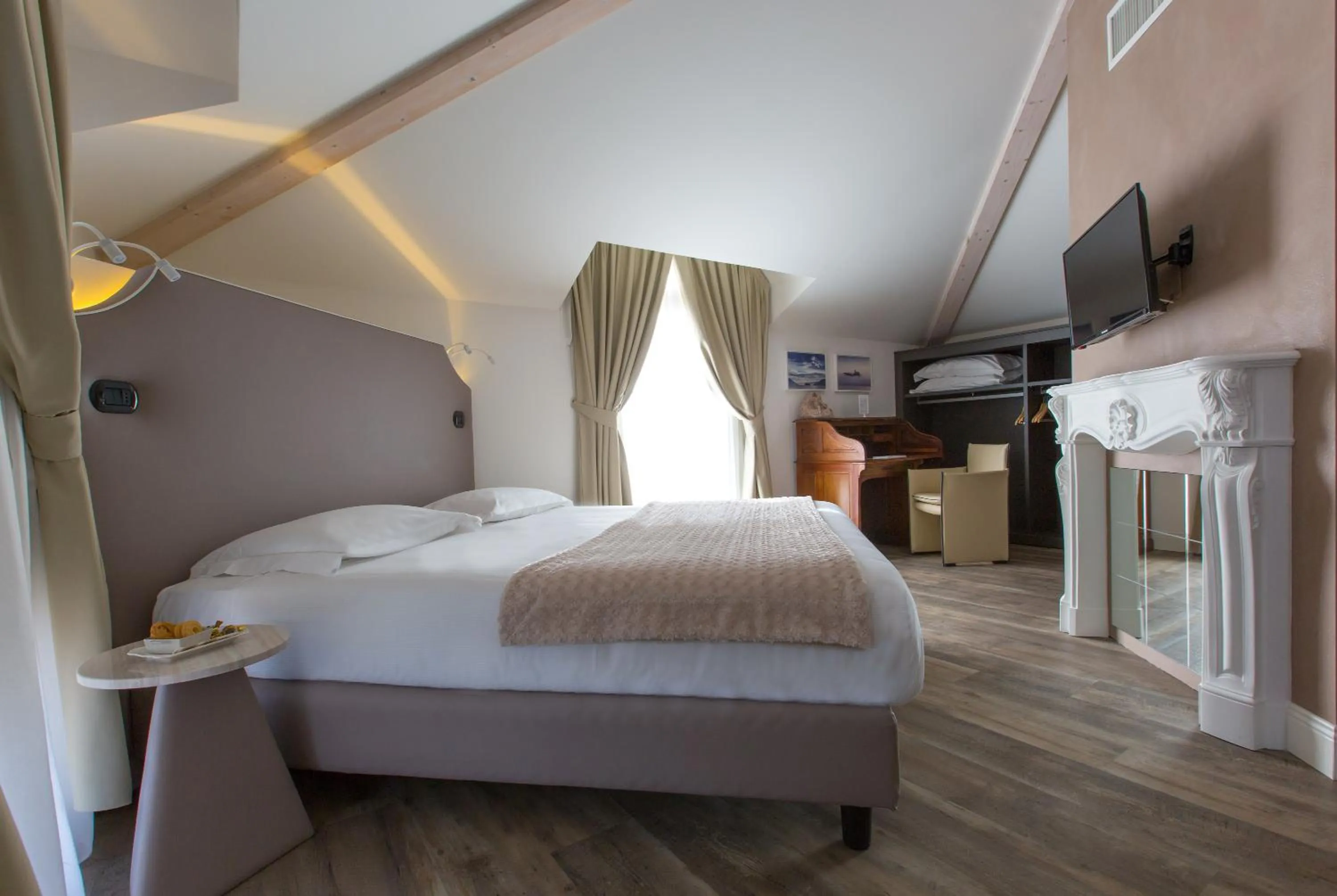 Bed in Hotel Al Campanile - Luxury Suites & Apartments
