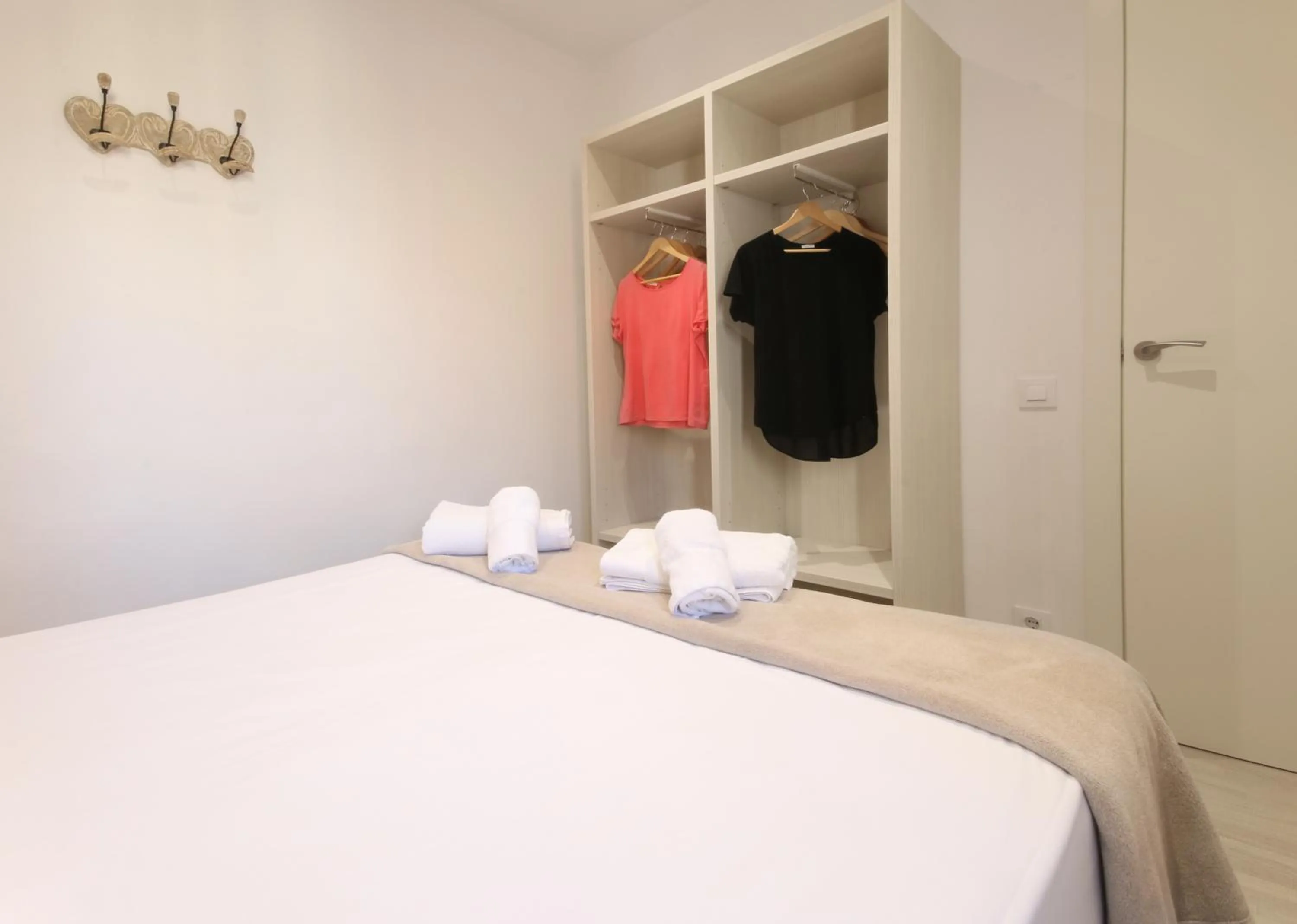 Bed in Suite Place Barcelona Còrsega