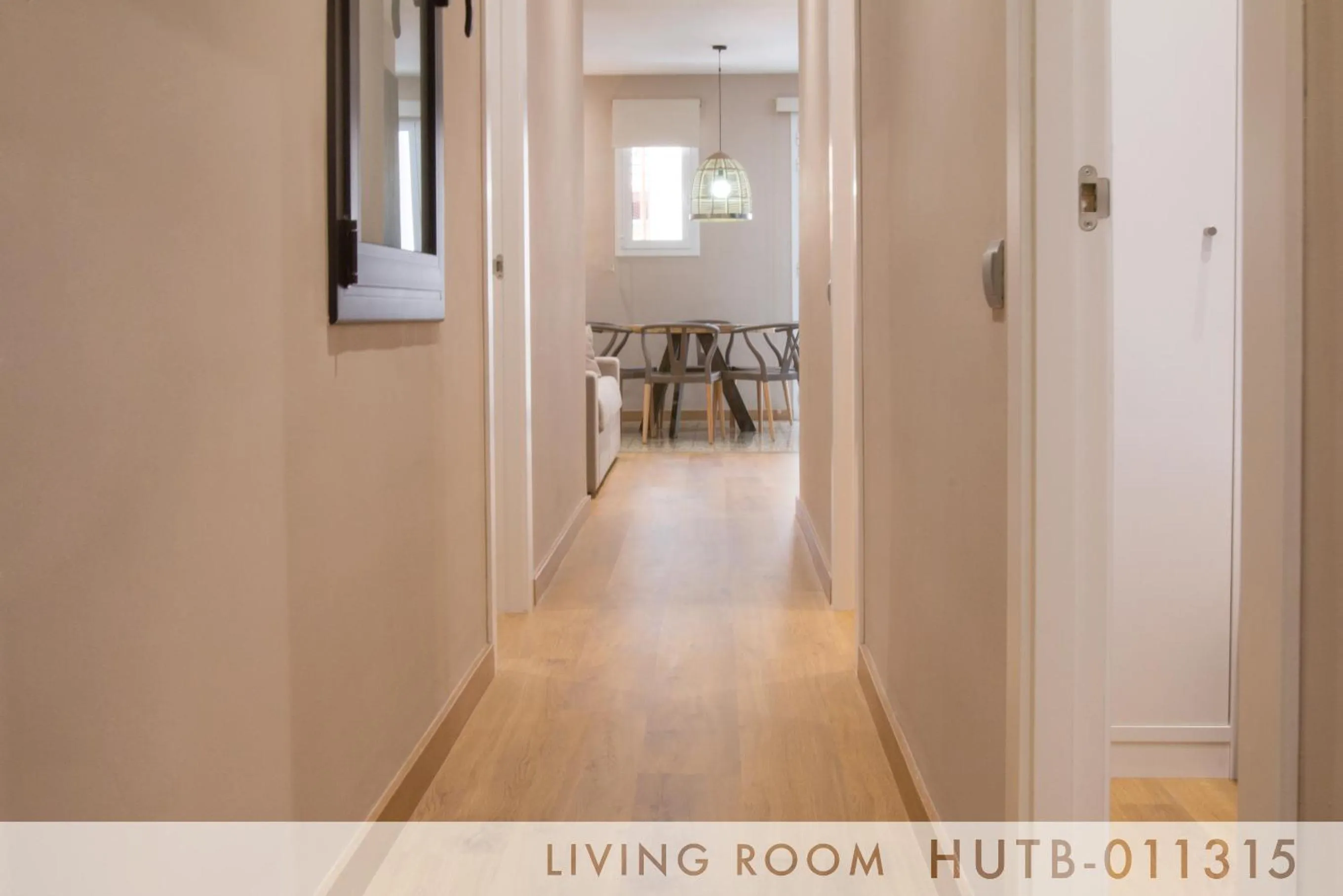 Photo of the whole room in Suite Place Barcelona Còrsega