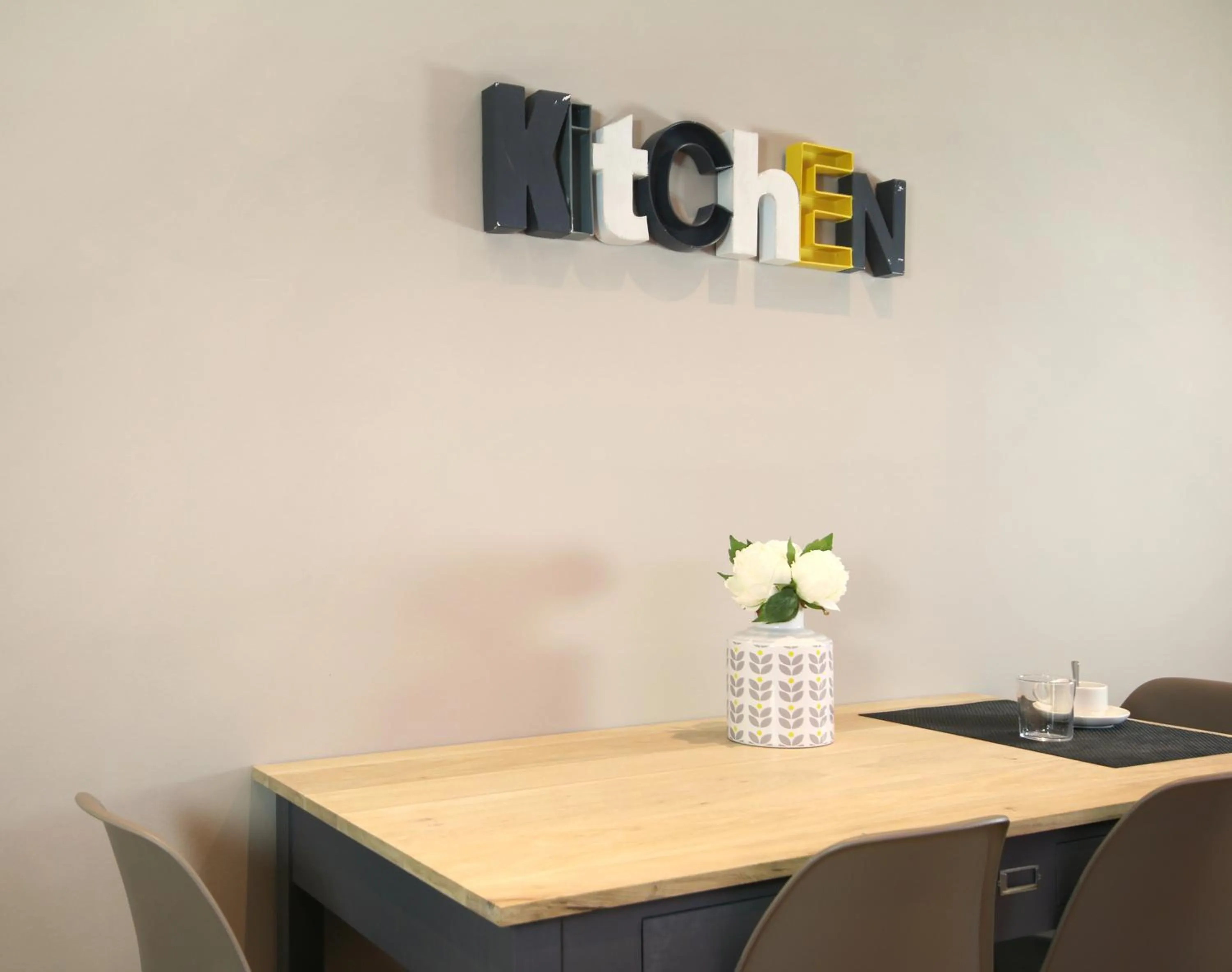 Dining area in Suite Place Barcelona Còrsega