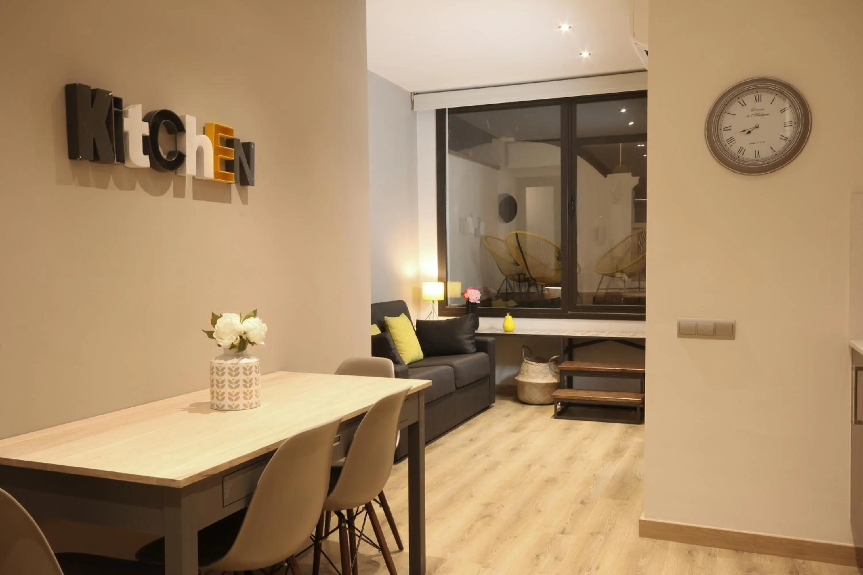 Communal lounge/ TV room in Suite Place Barcelona Còrsega