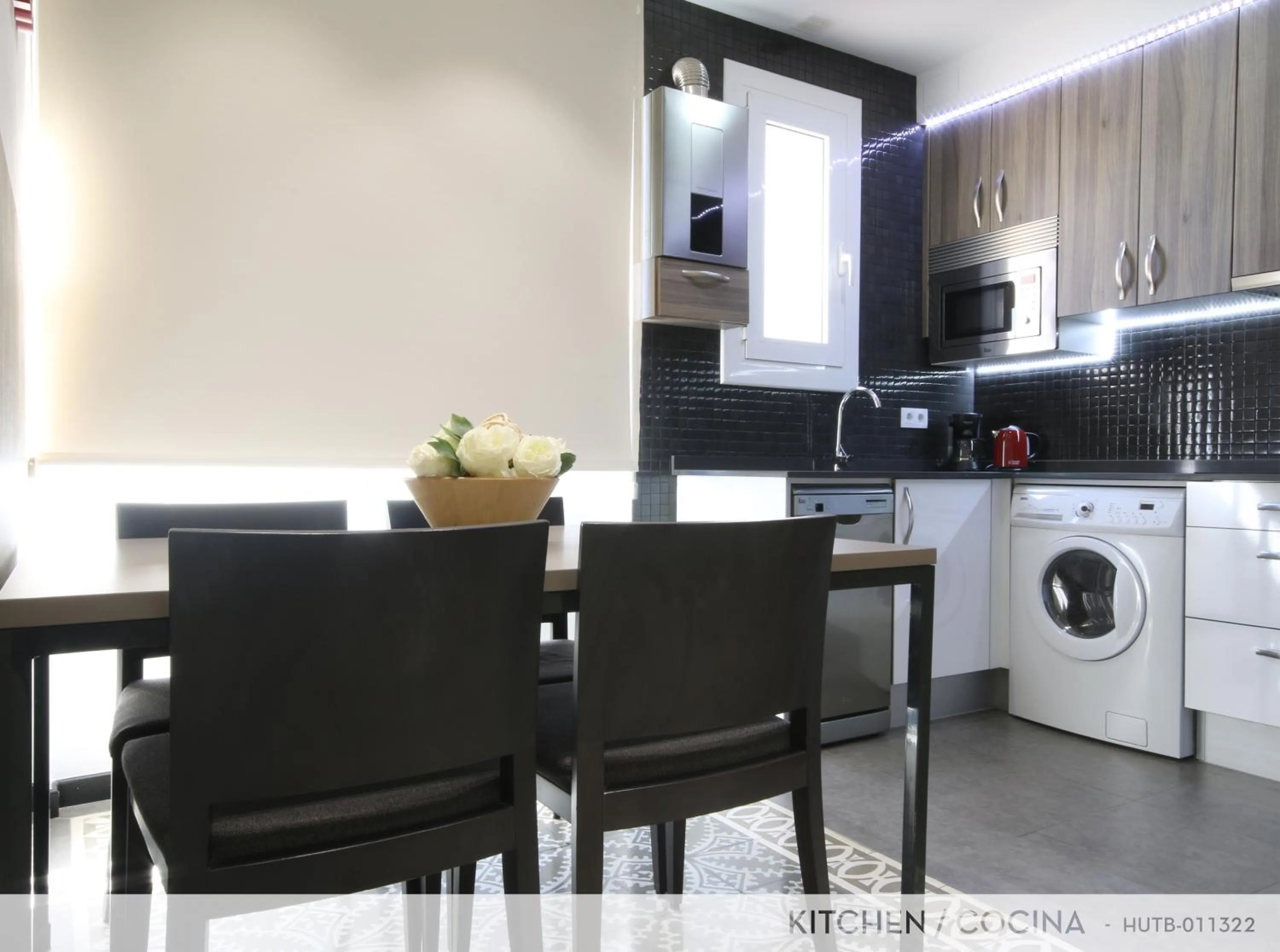 Kitchen or kitchenette in Suite Place Barcelona Còrsega
