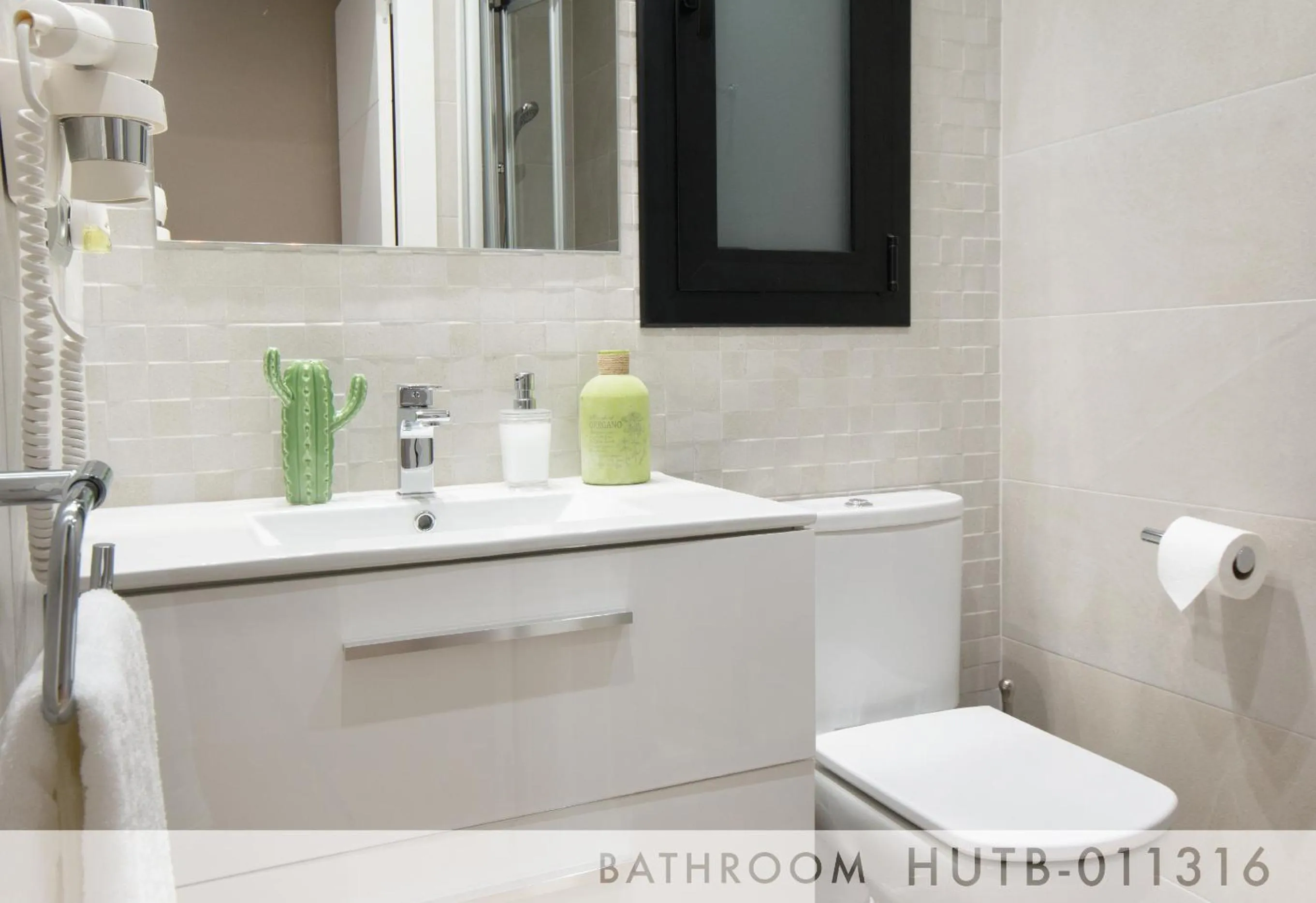 Bathroom in Suite Place Barcelona Còrsega