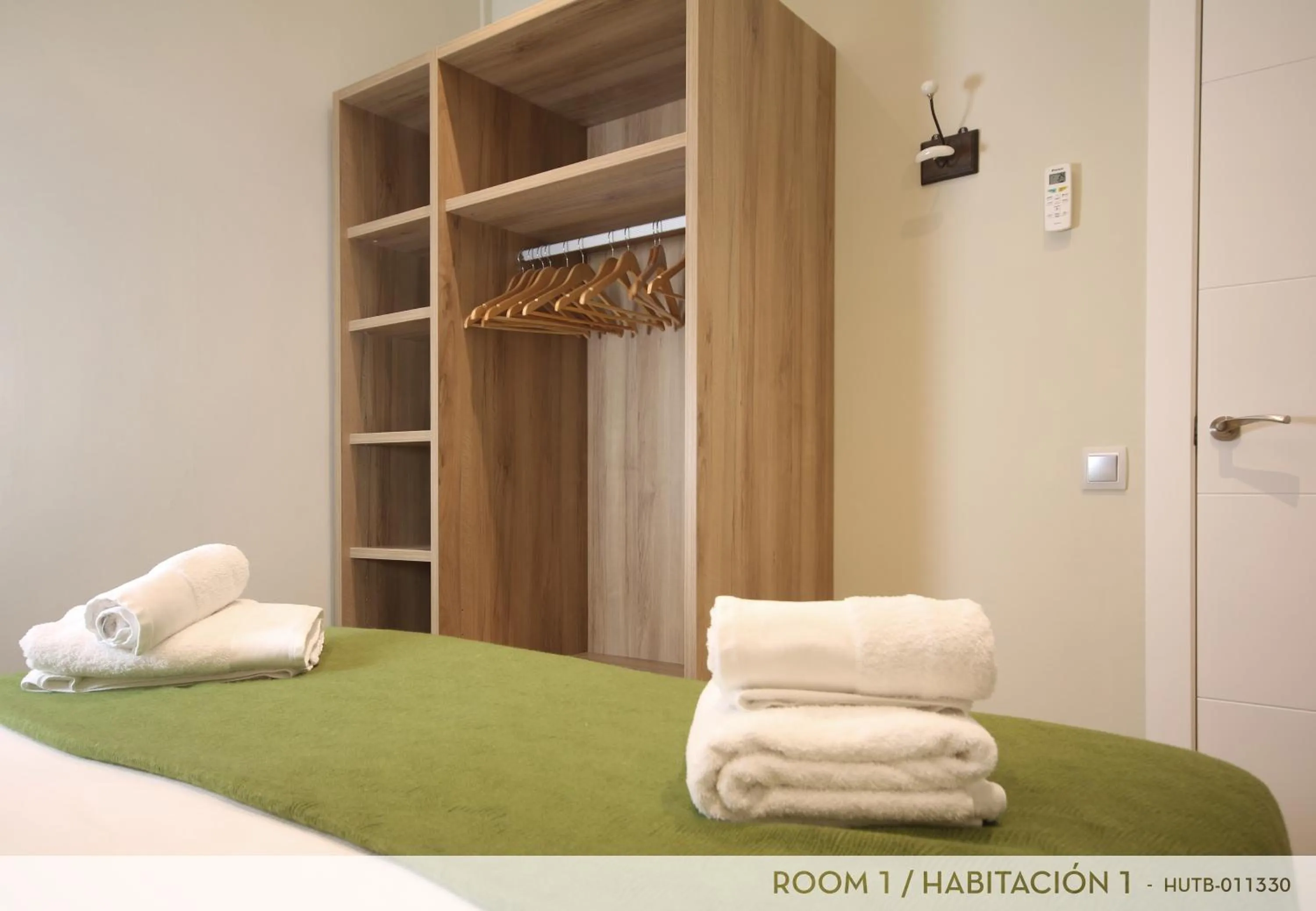 Bedroom, Bed in Suite Place Barcelona Còrsega