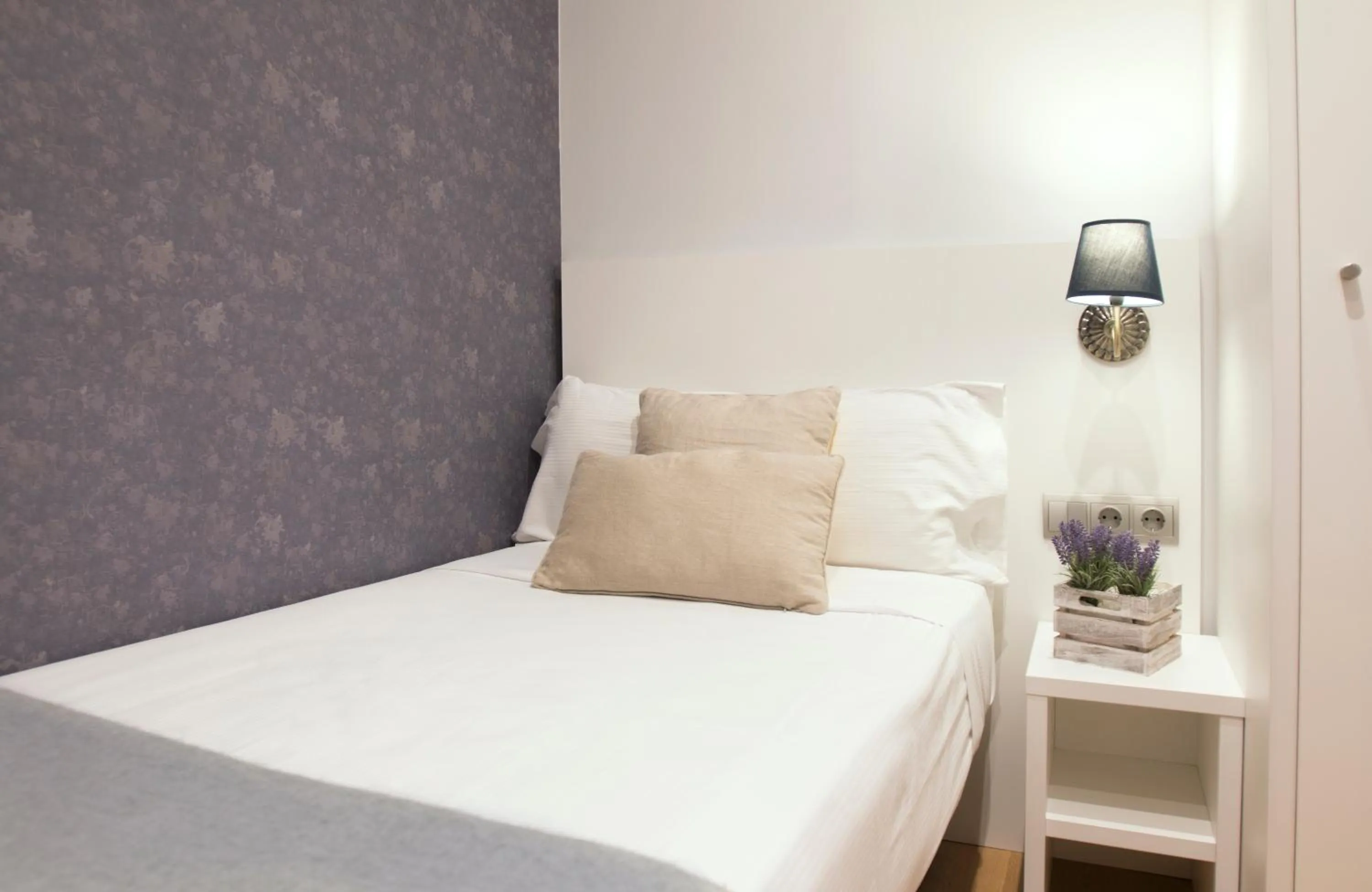 Bed in Suite Place Barcelona Còrsega